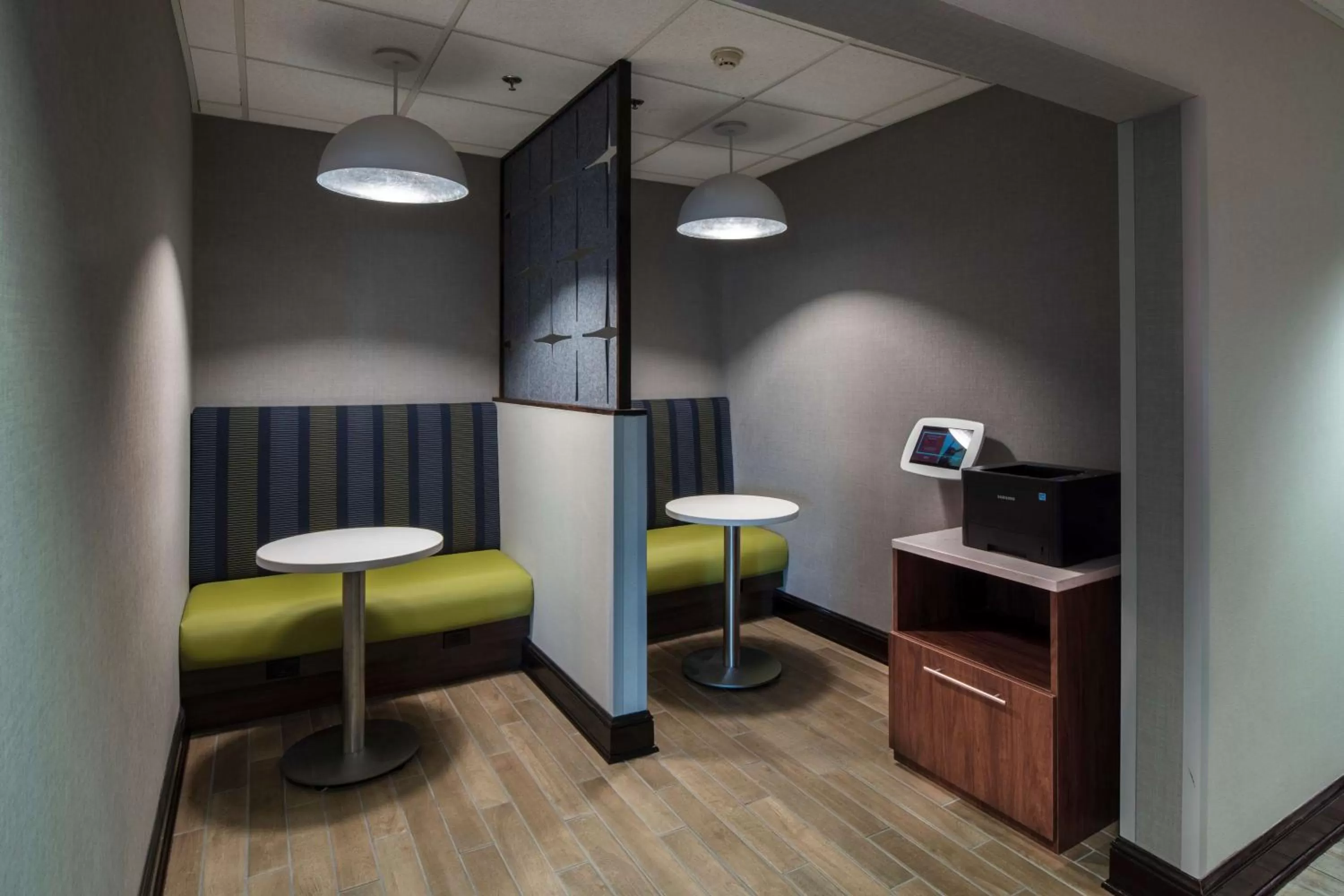 Business facilities in Hampton Inn & Suites Lincolnshire