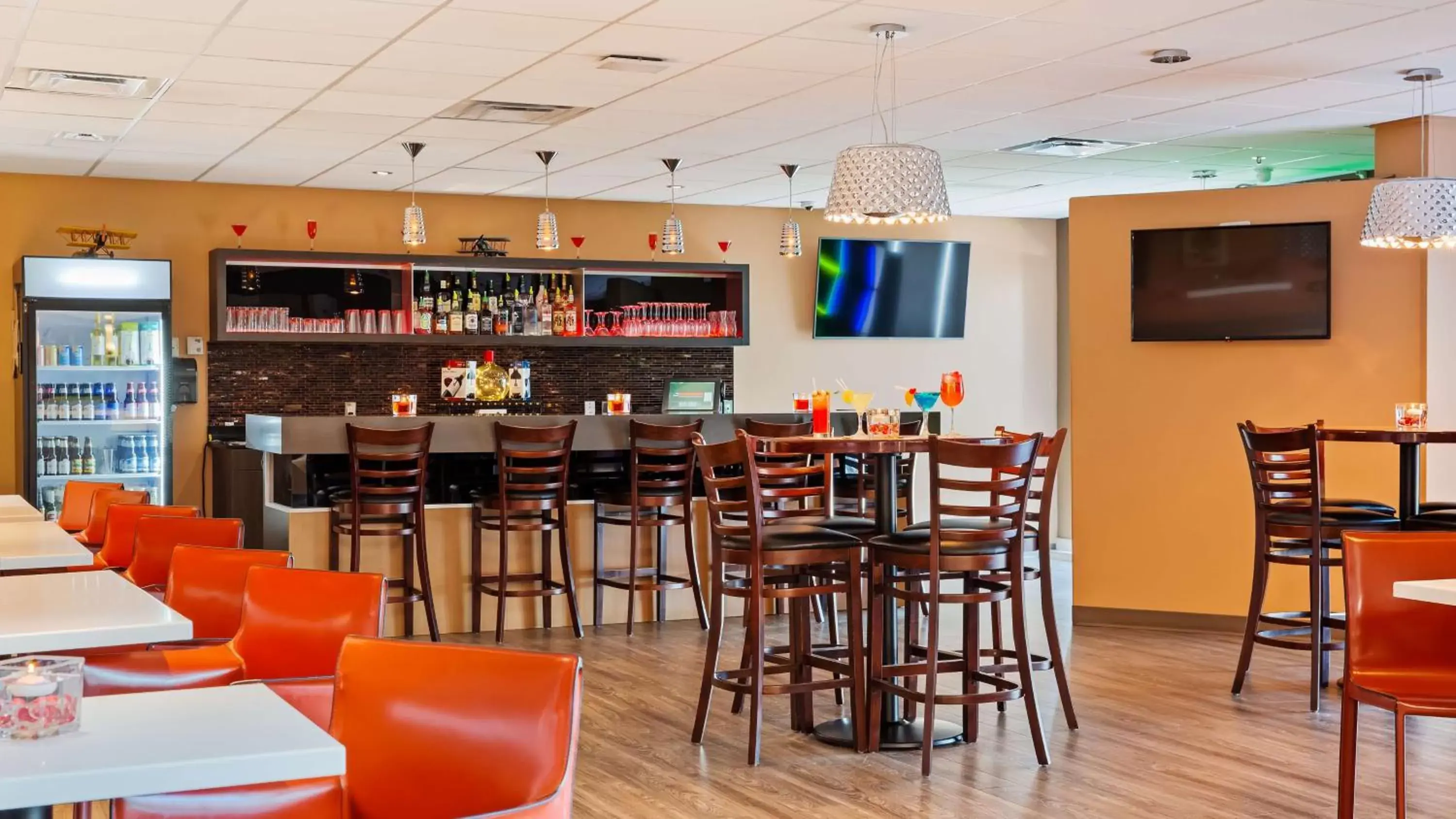 Lounge or bar, Lounge/Bar in Best Western Plus Airport Inn & Suites