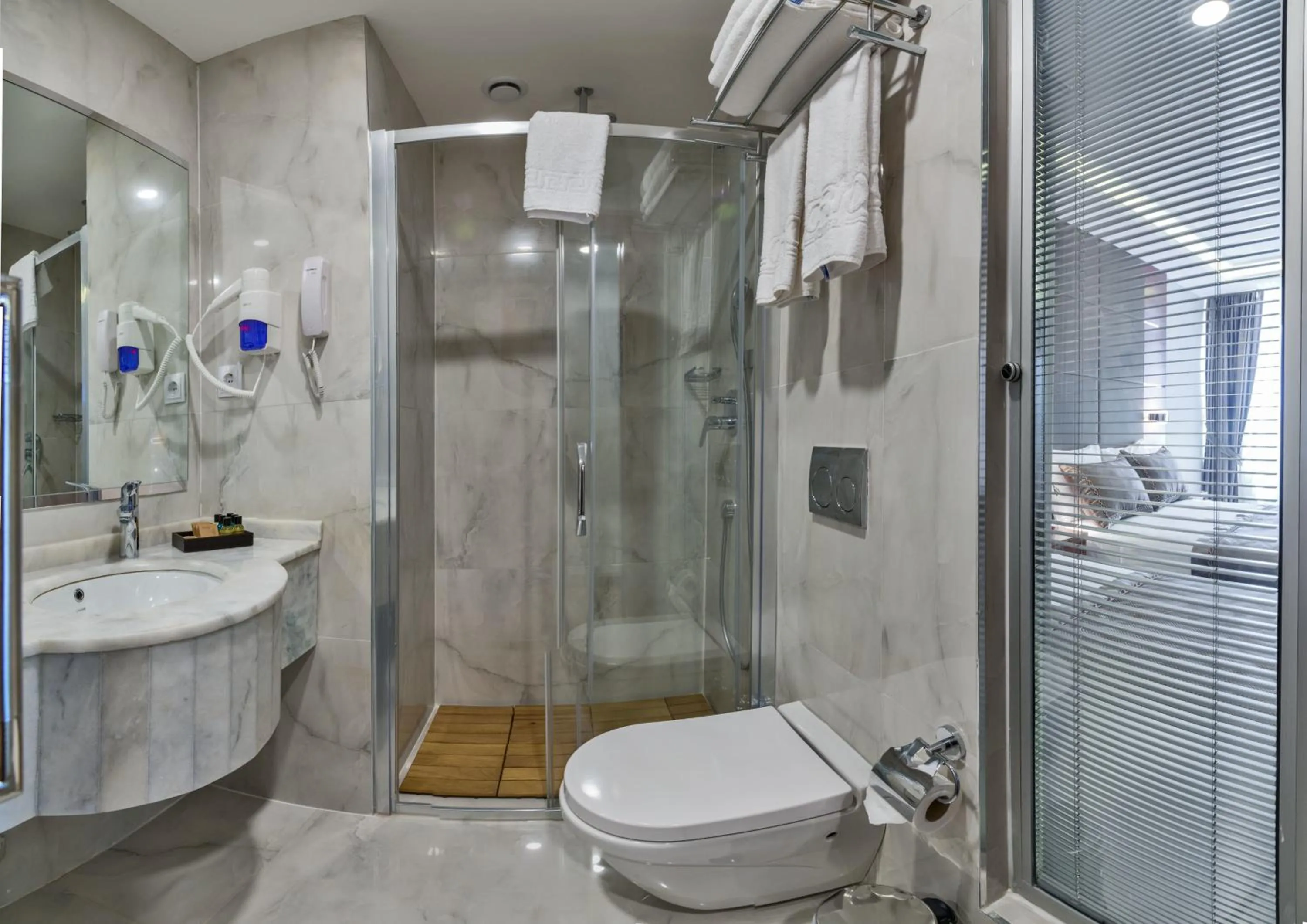 Bathroom in Glorious Hotel