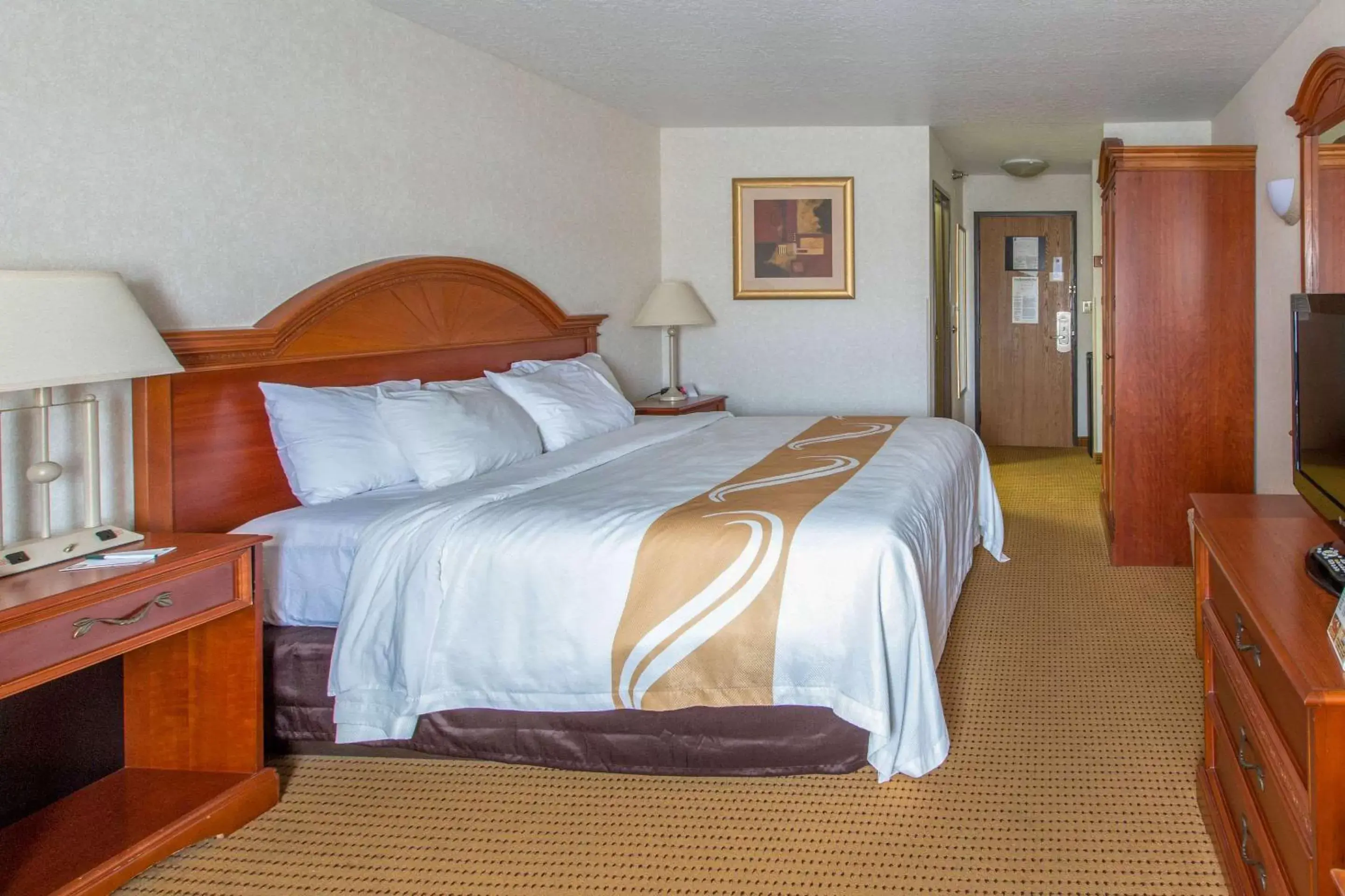 Photo of the whole room, Bed in Quality Inn & Suites - University