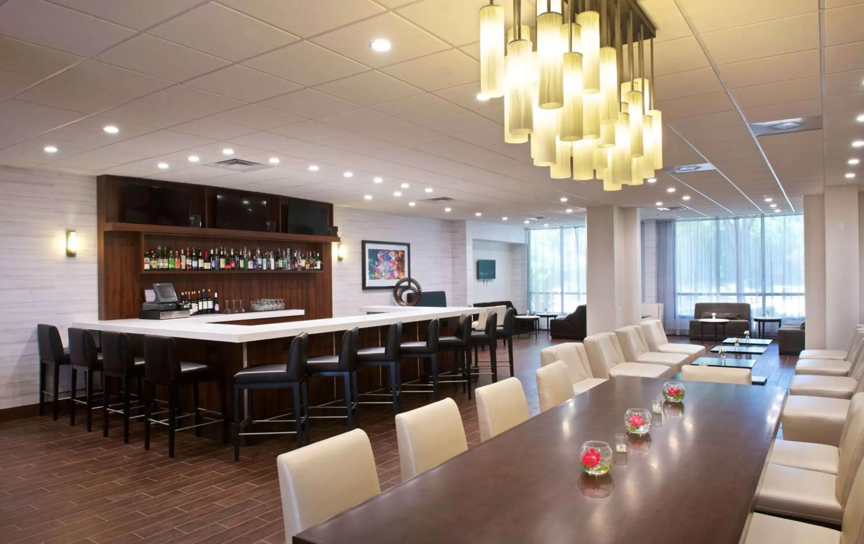 Lounge or bar, Restaurant/Places to Eat in Embassy Suites by Hilton Detroit - Livonia/Novi