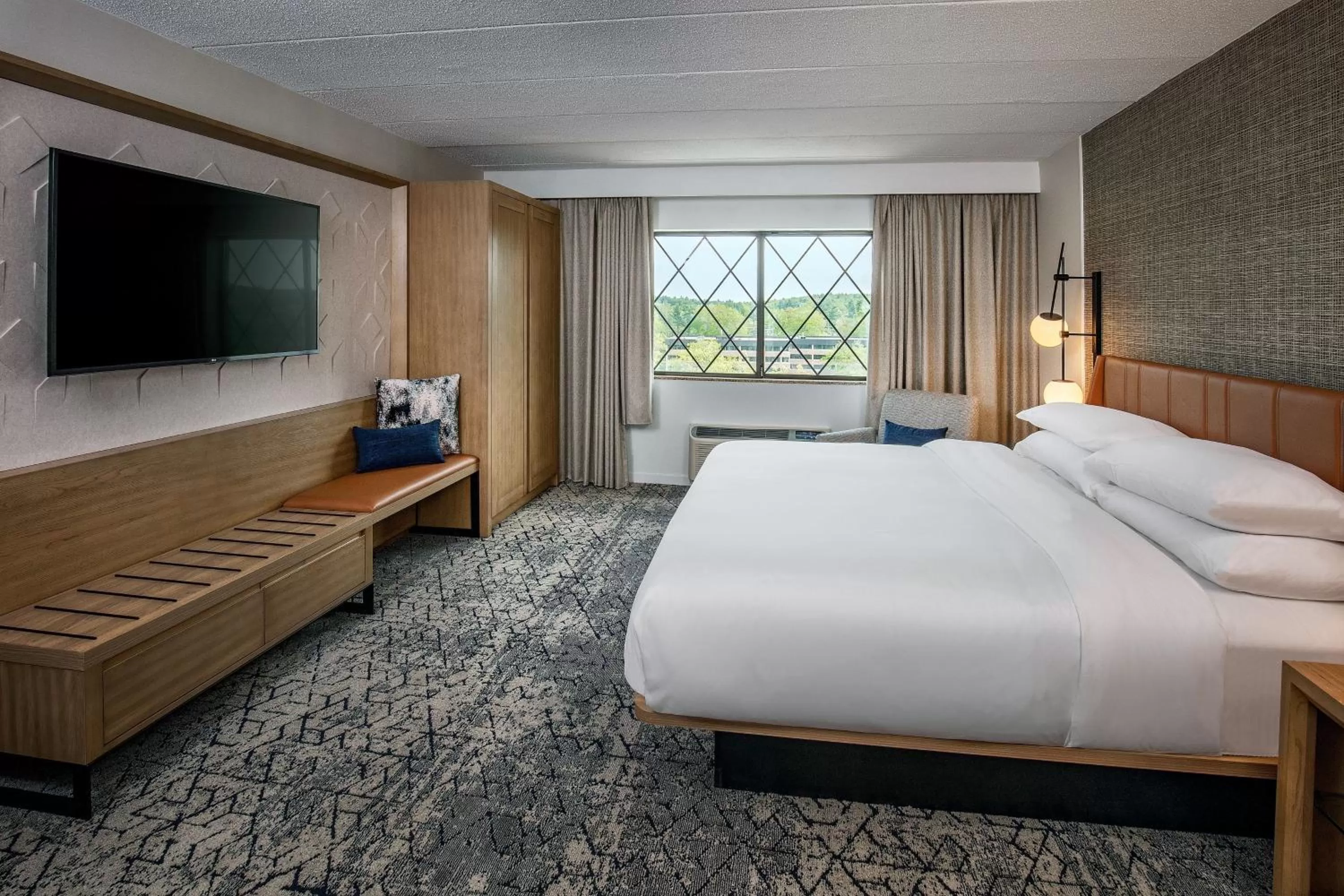 Bedroom, Bed in Sheraton Nashua