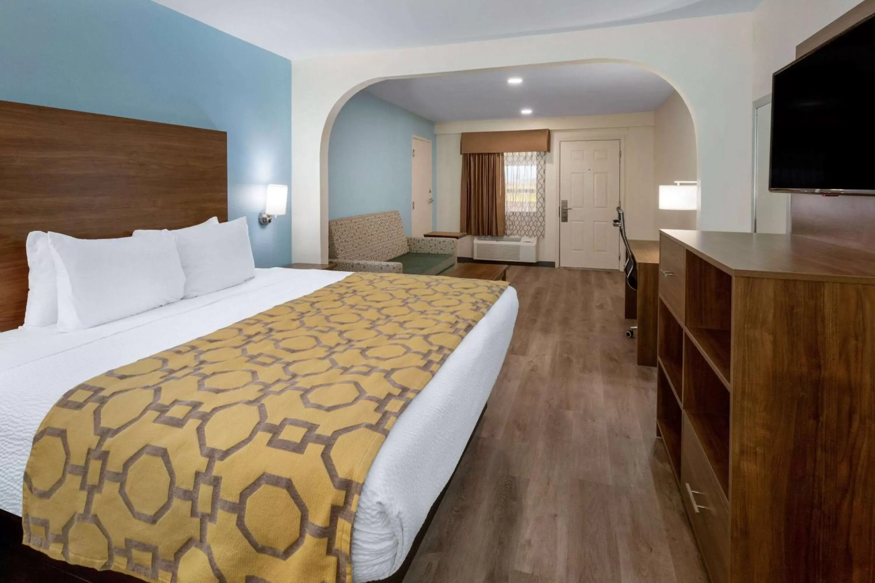 Photo of the whole room, Bed in Baymont by Wyndham Biloxi - Ocean Springs