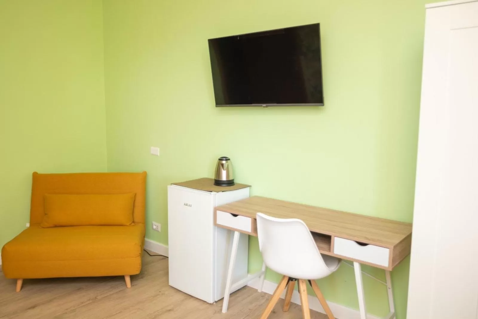 TV/Entertainment Center in Casa flowers 2