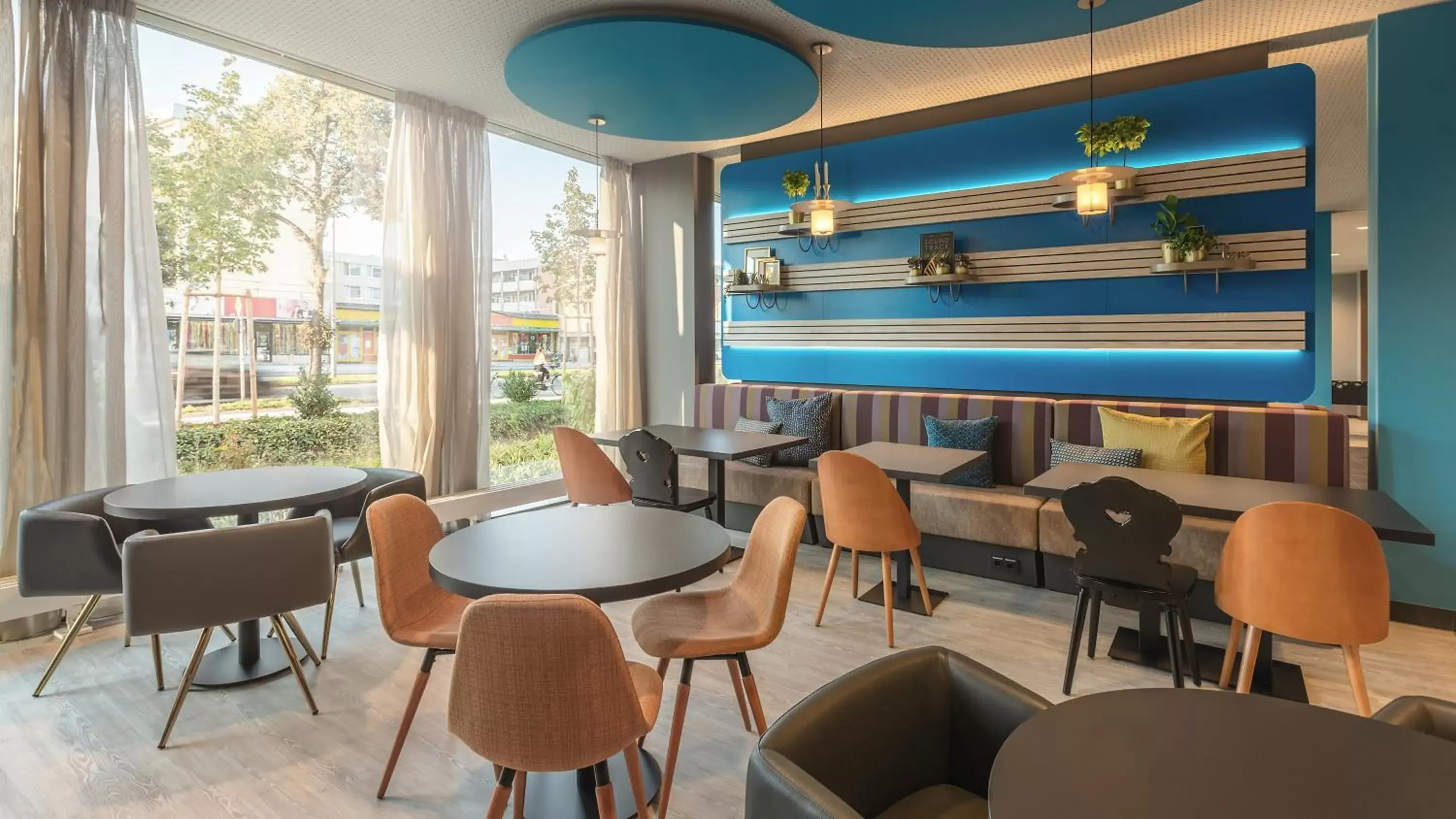 Restaurant/places to eat in Holiday Inn - the niu, Brass Munich Olympiapark by IHG Restaurant/places to eat in Holiday Inn - the niu, Brass Munich Olympiapark by IHG