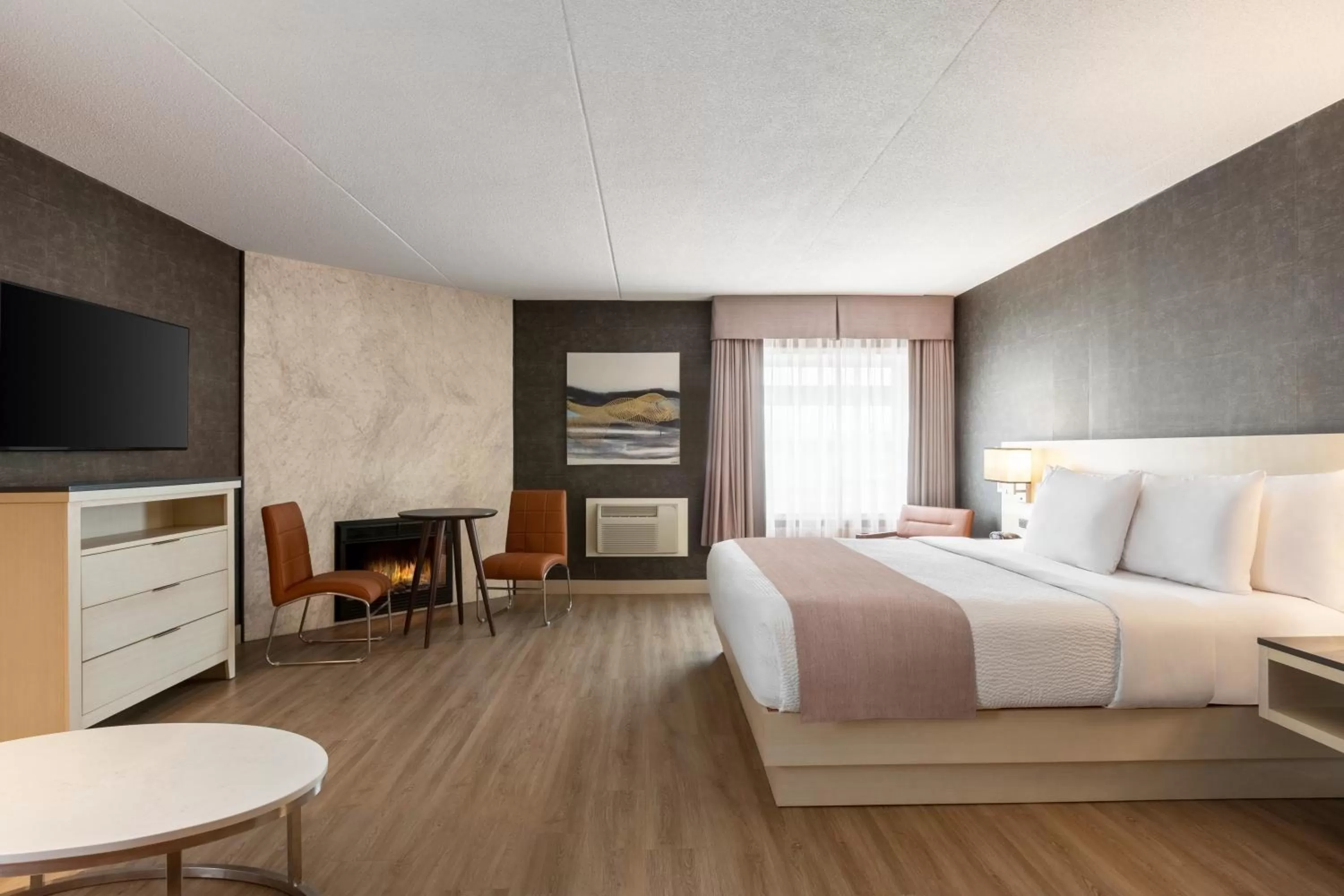 Bedroom, Bed in Days Inn by Wyndham Toronto West Mississauga