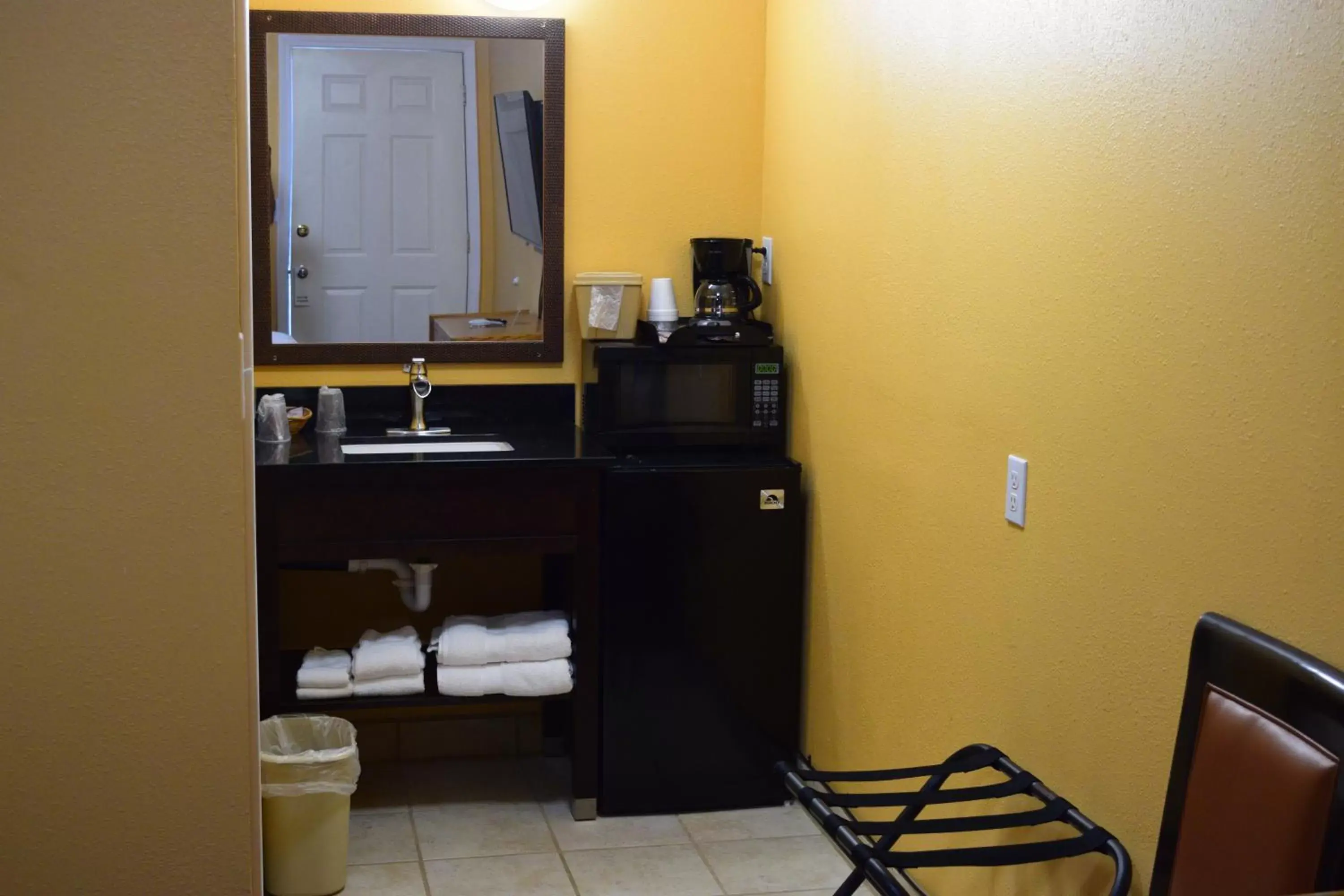 Area and facilities, TV/Entertainment Center in Royal Victorian Motel