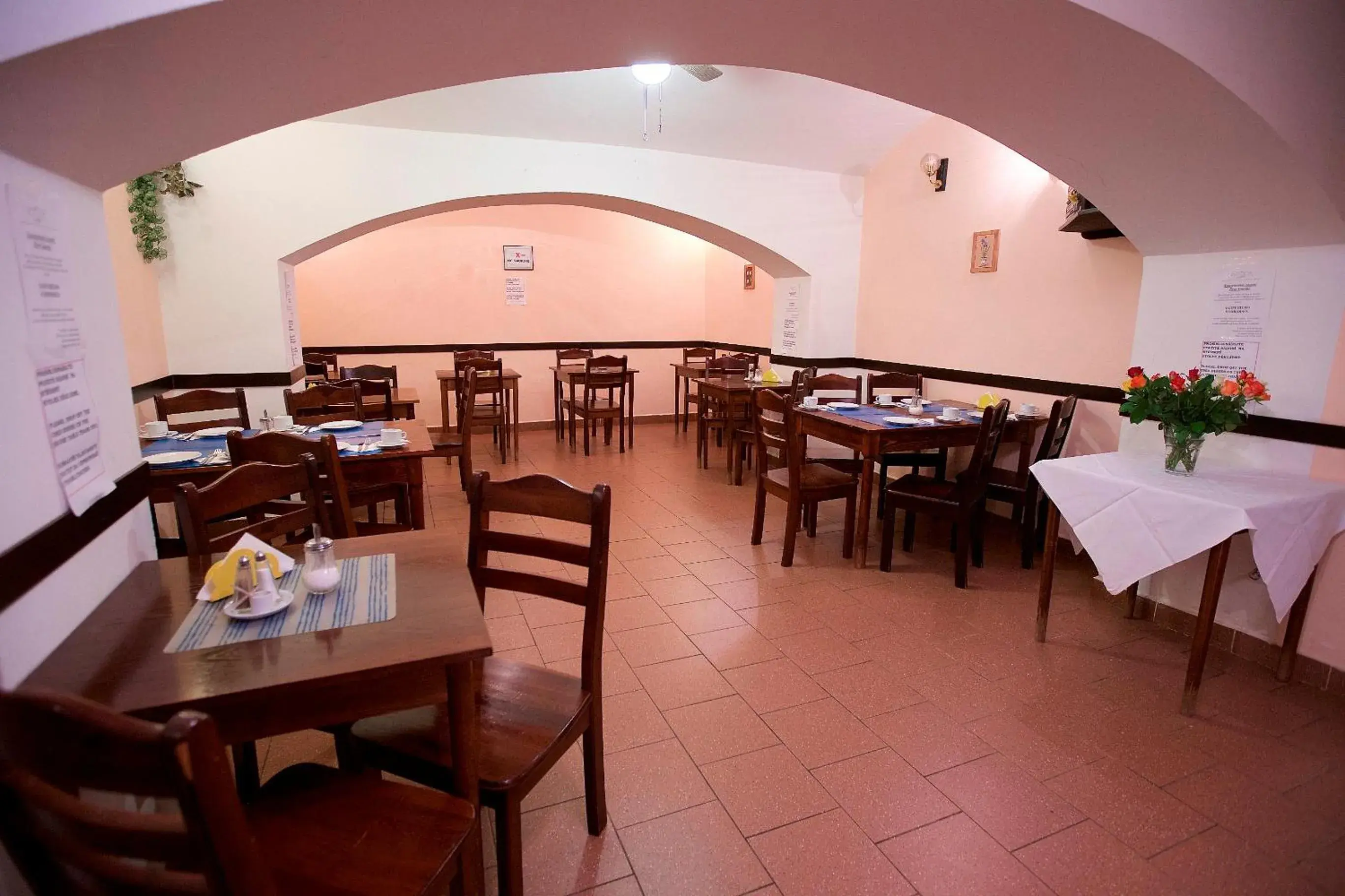 Restaurant/places to eat in Hotel Olga