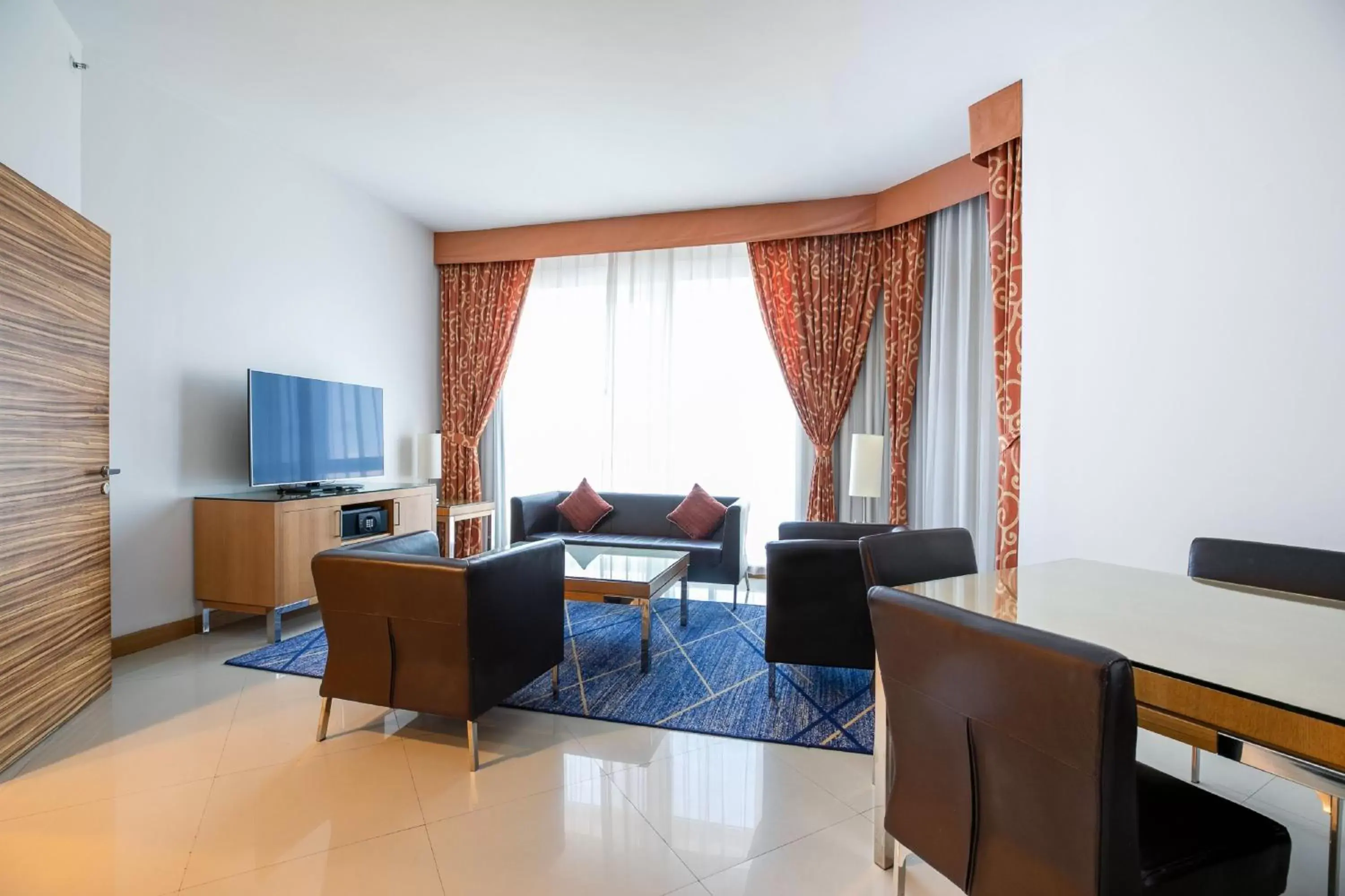 Bedroom, Seating Area in Four Points by Sheraton Bur Dubai