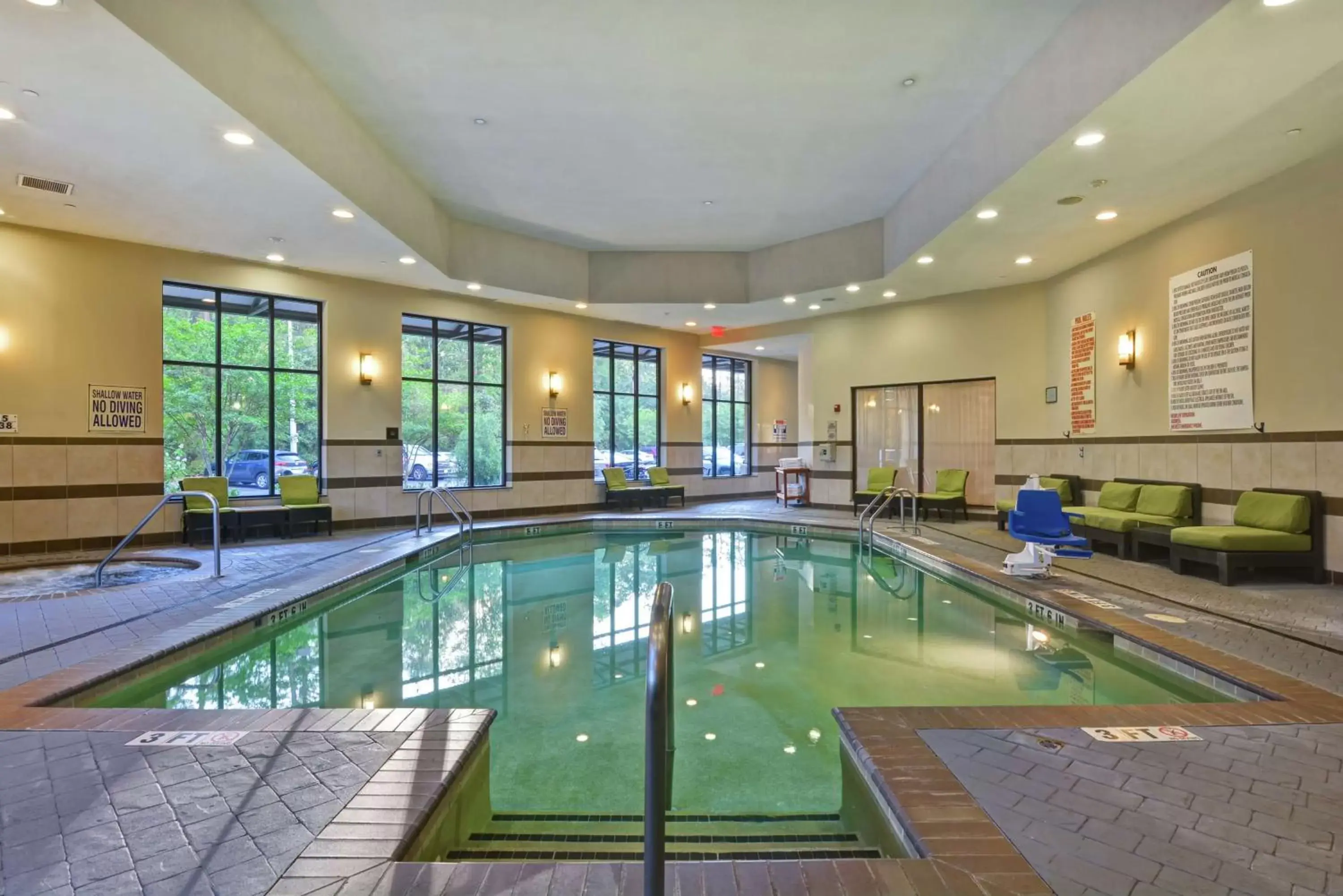 Pool view, Swimming Pool in Embassy Suites Savannah Airport