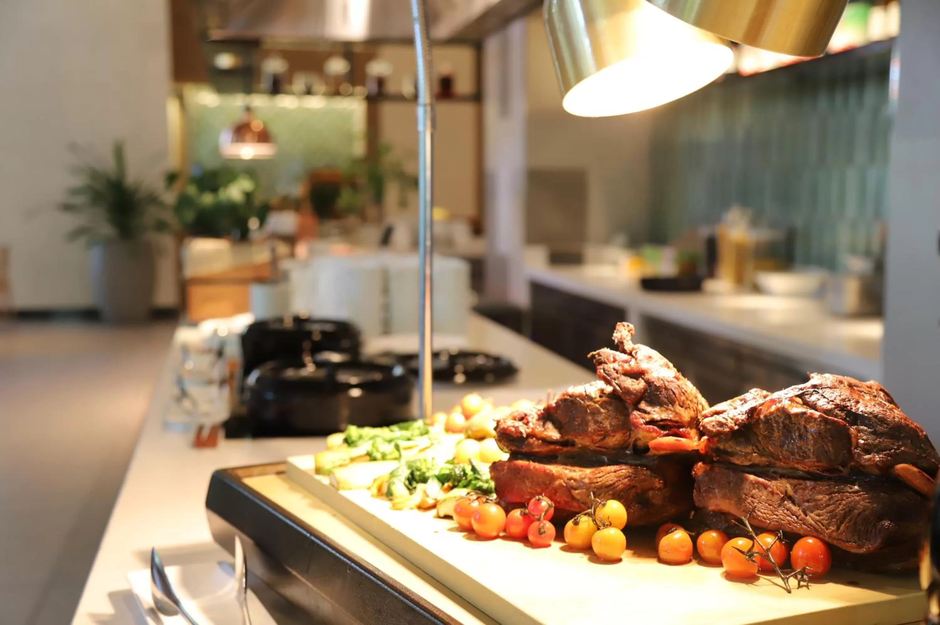 Restaurant/places to eat in Melia Hanoi