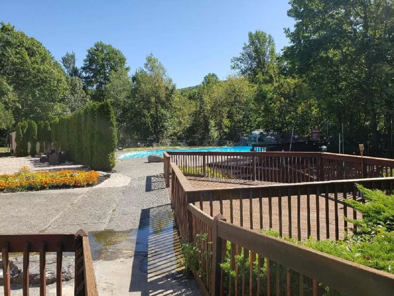 Swimming pool in Chateau Resort & Conference Center