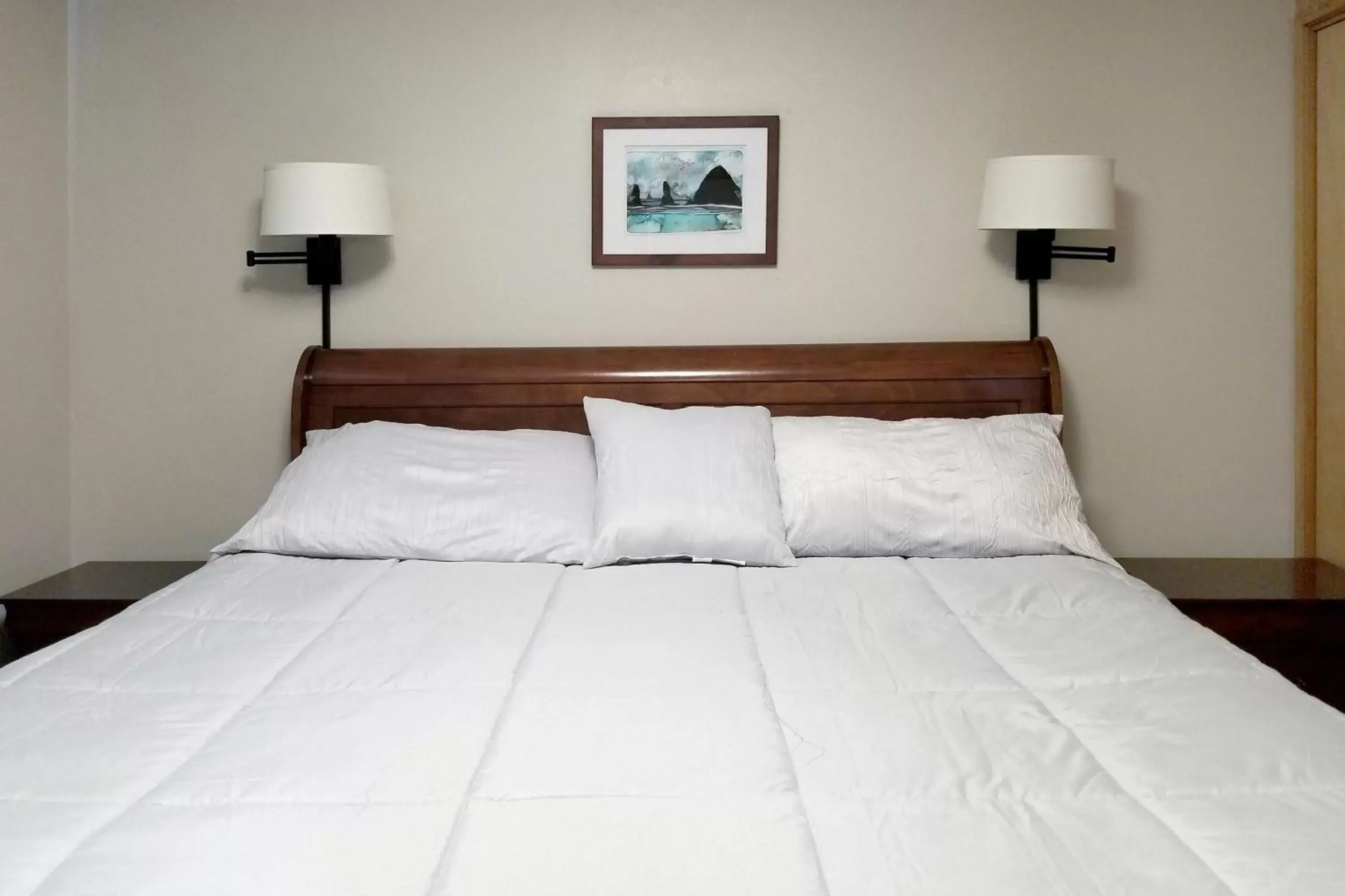 Bedroom, Bed in Ocean Terrace Condominiums