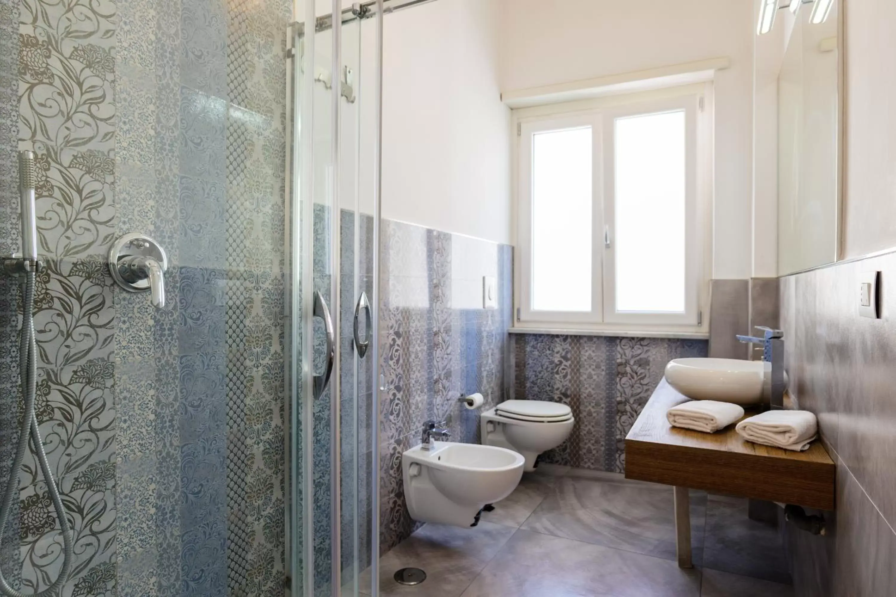 Shower, Bathroom in Relais Vittorio Veneto - Luxotel & Apartotel