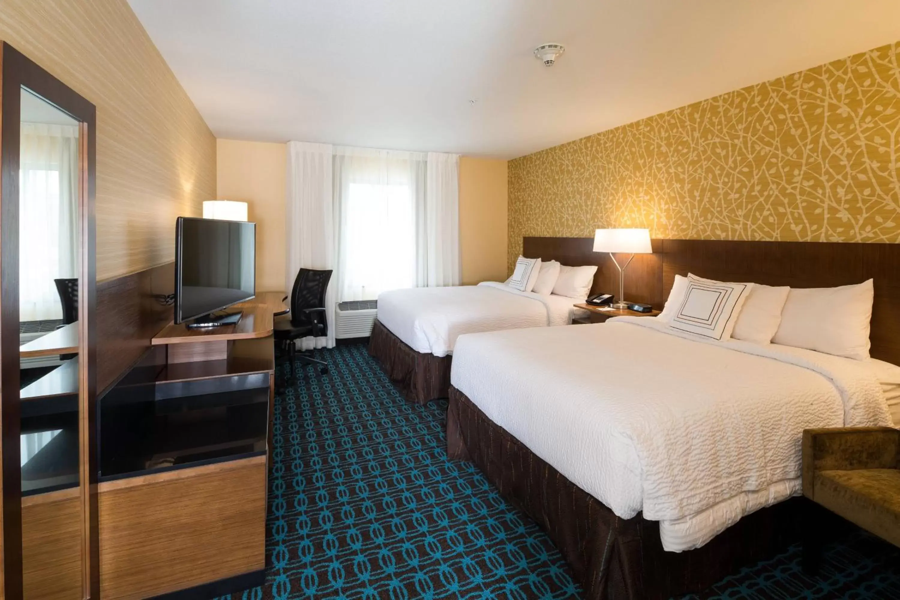 Photo of the whole room, Bed in Fairfield Inn & Suites by Marriott Detroit Chesterfield