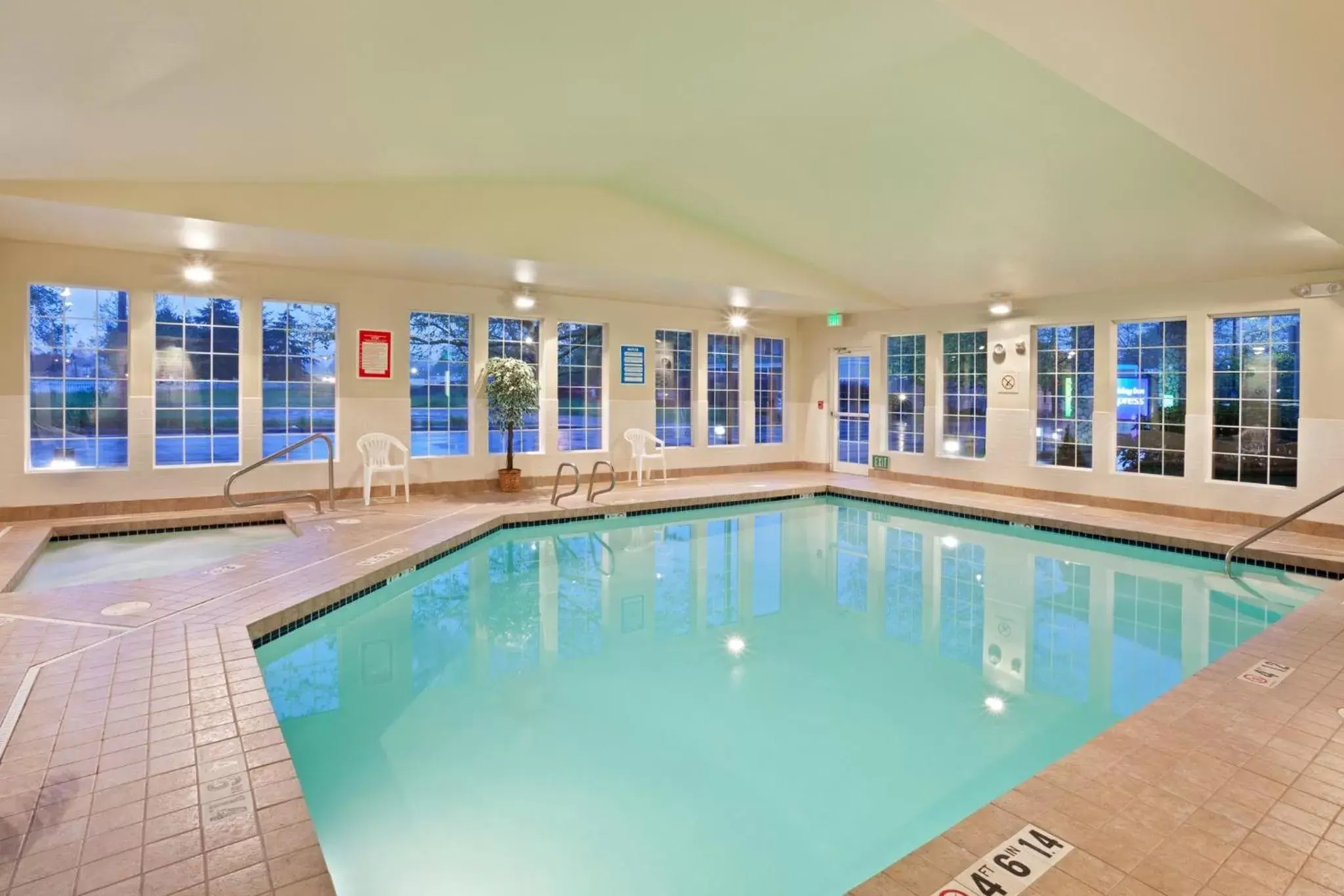 Swimming Pool in Holiday Inn Express Corvallis-On the River, an IHG Hotel