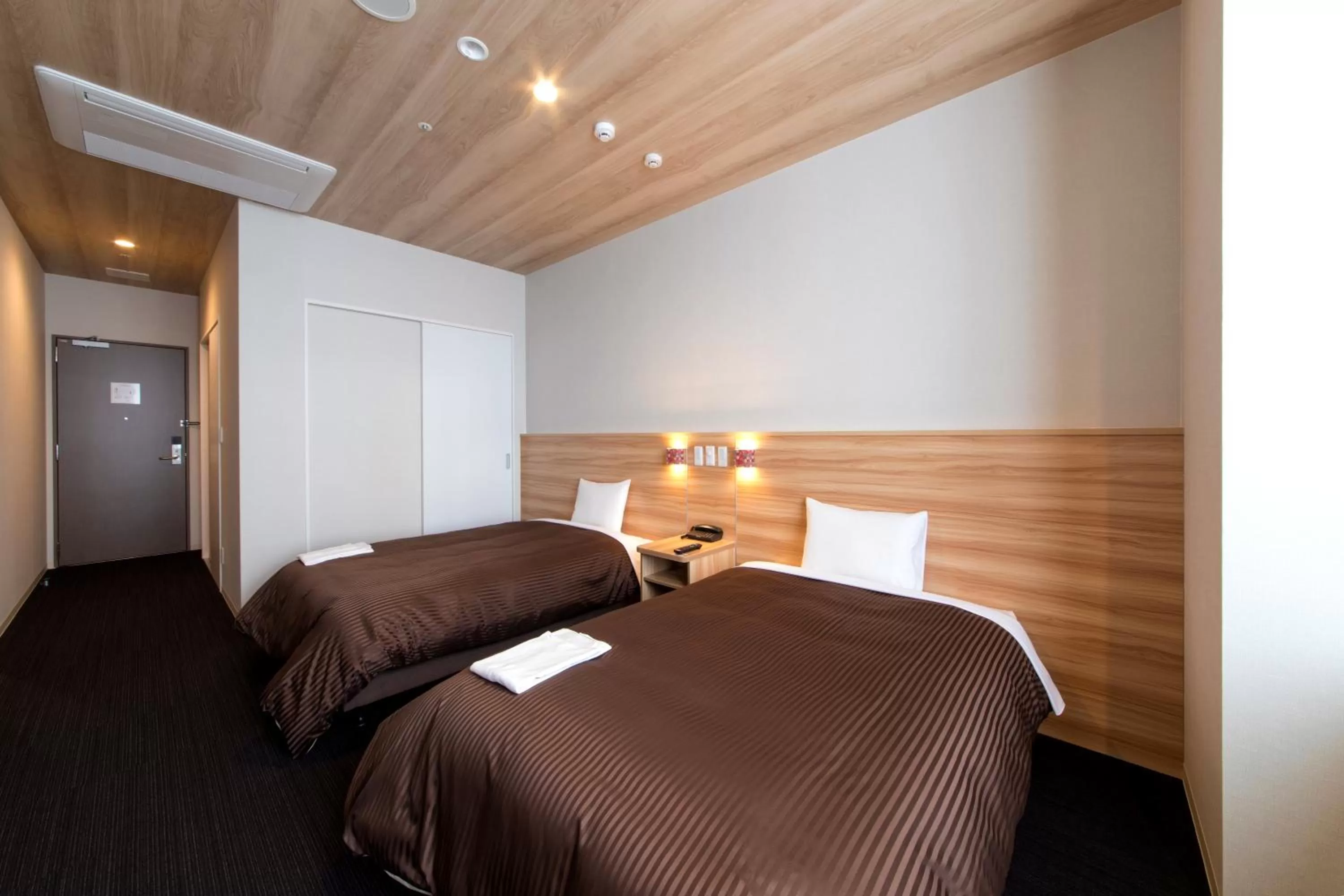 Photo of the whole room, Bed in Izumisano Center Hotel Kansai International Airport