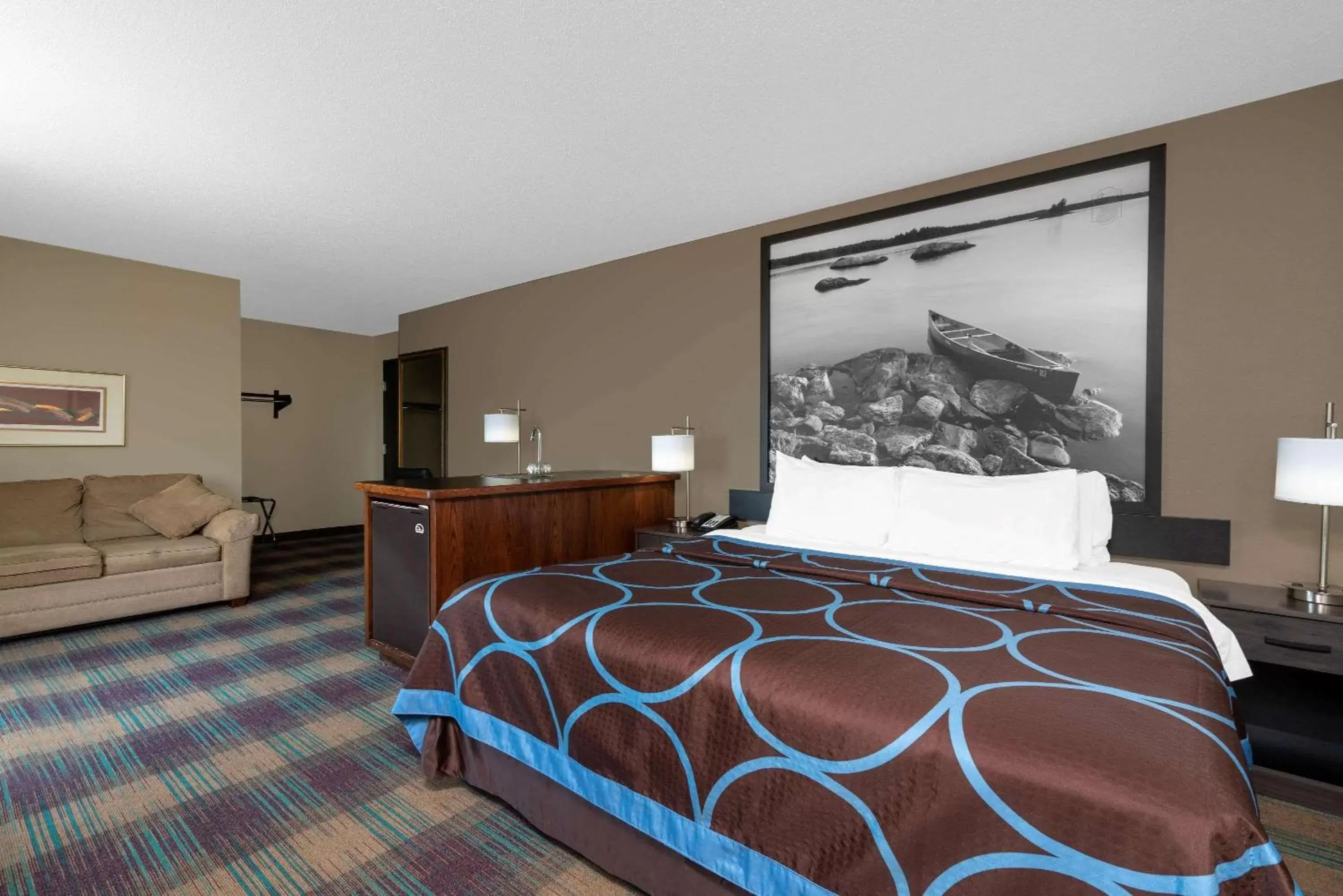 Photo of the whole room, Bed in Super 8 by Wyndham Glenwood