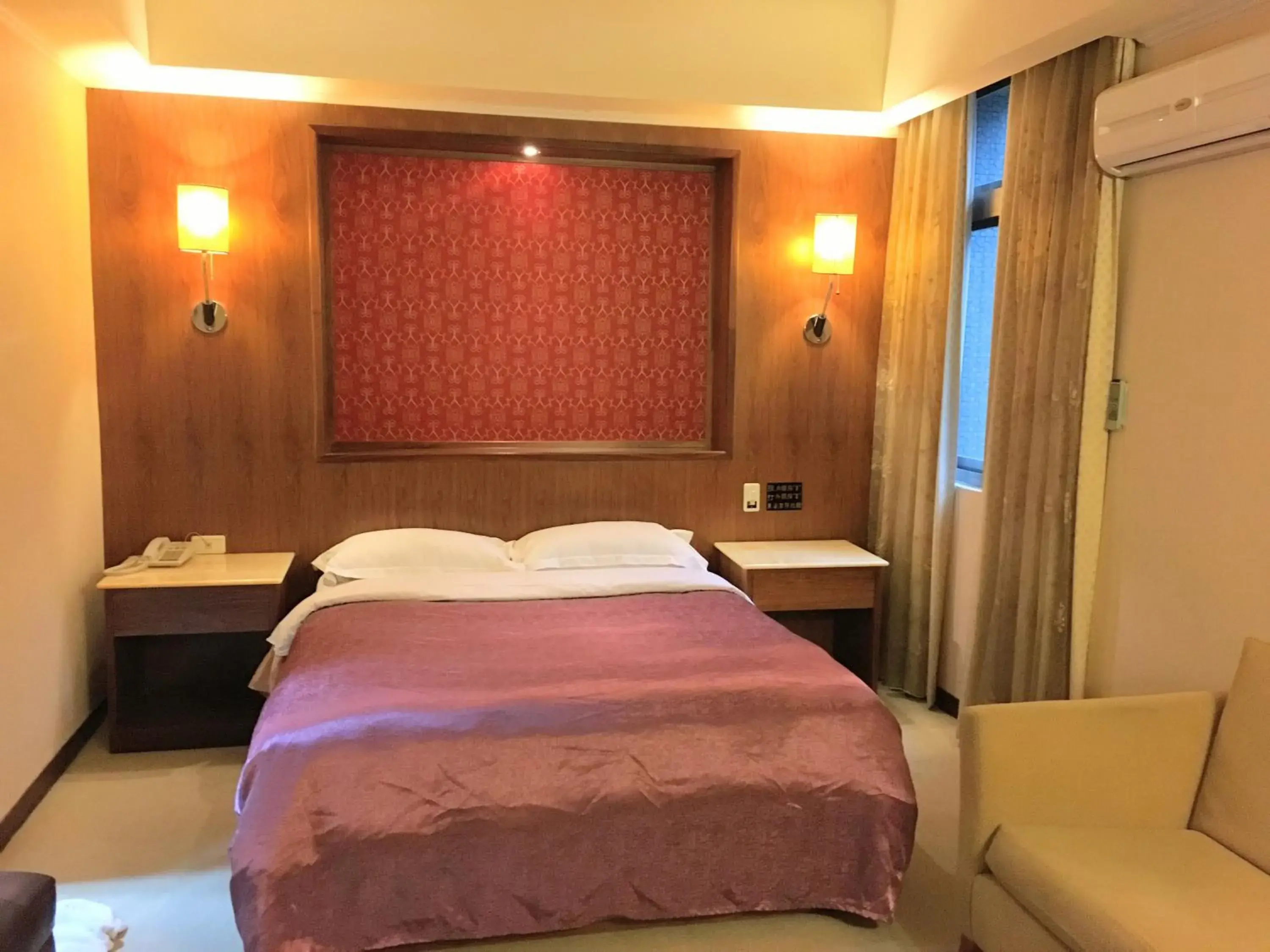 Bed in Eastern Beauty Hotel