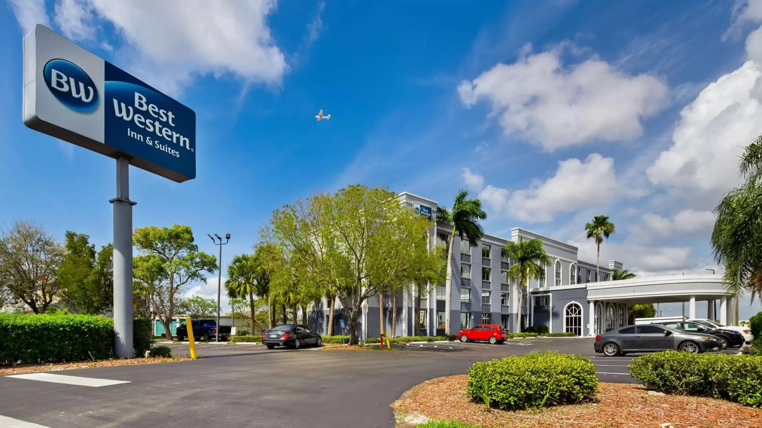 Property building in Best Western Fort Myers Inn and Suites