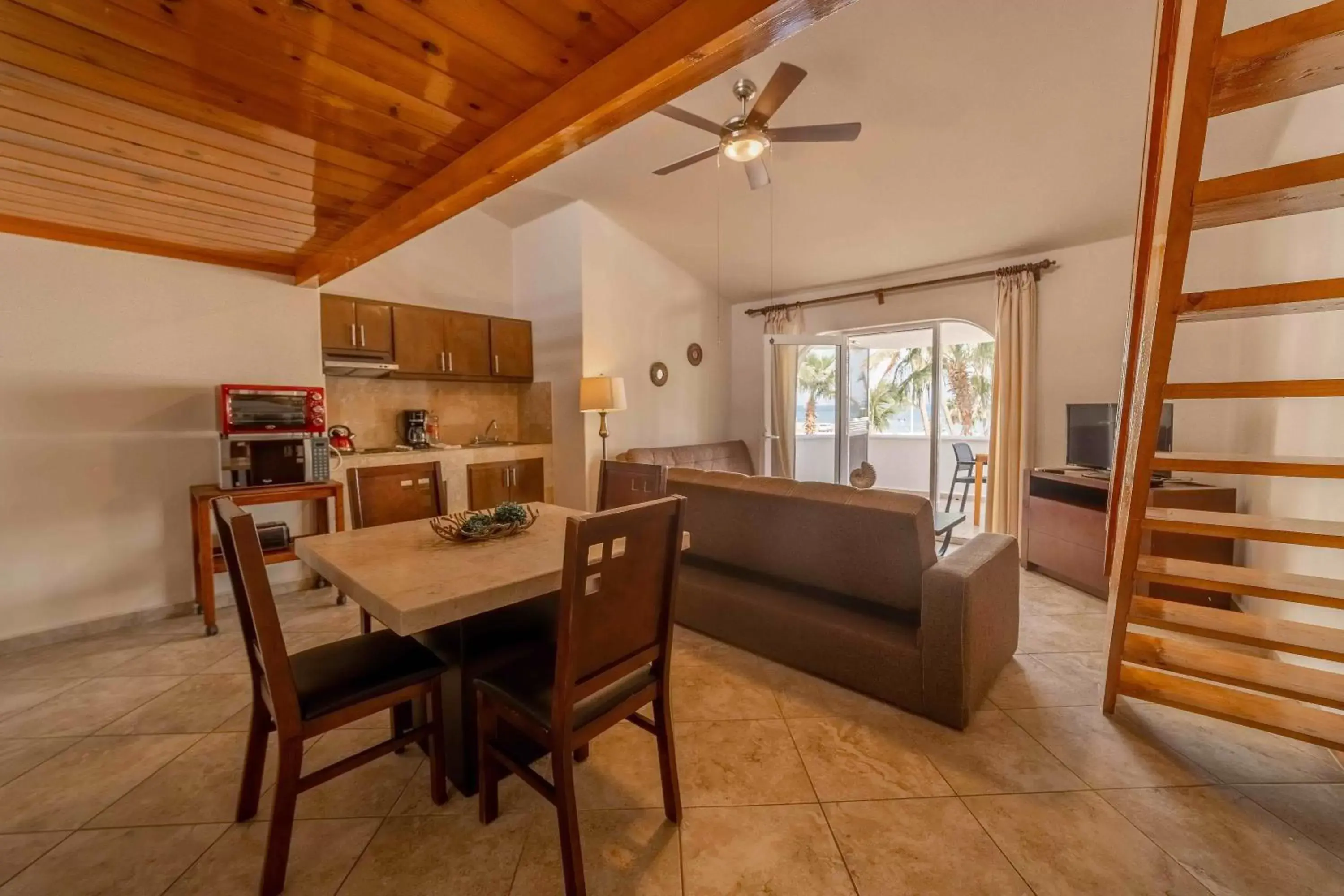 Dining Area in Hotel & Suites El Moro