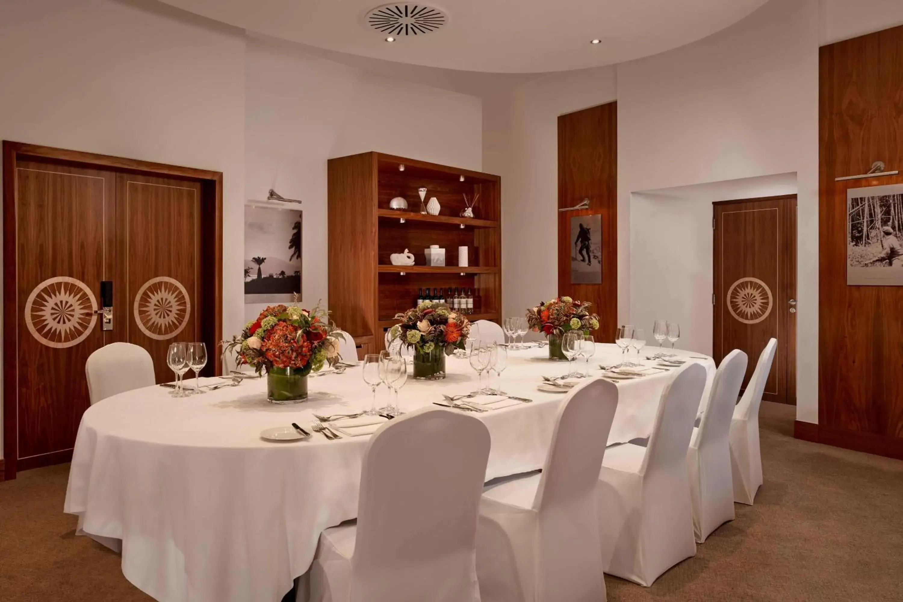 Meeting/conference room, Restaurant/Places to Eat in The Park Tower Knightsbridge, a Luxury Collection Hotel, London