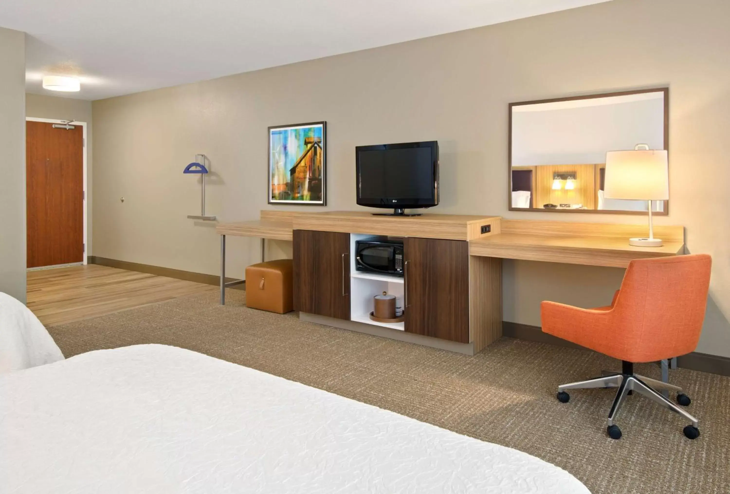 Bedroom, TV/Entertainment Center in Hampton Inn & Suites by Hilton Walla Walla