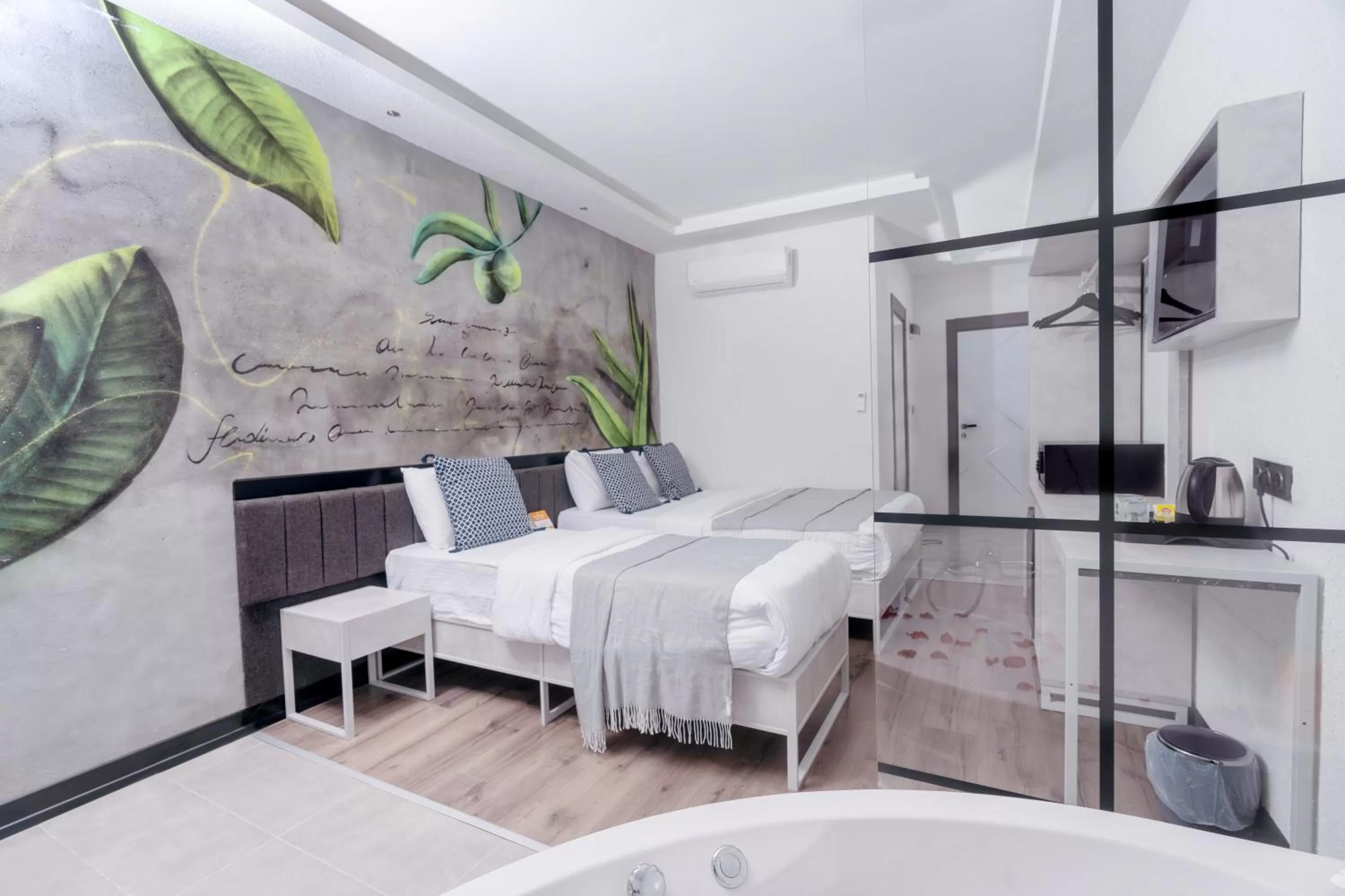 Garden, Bed in Melanj Airport Hotel