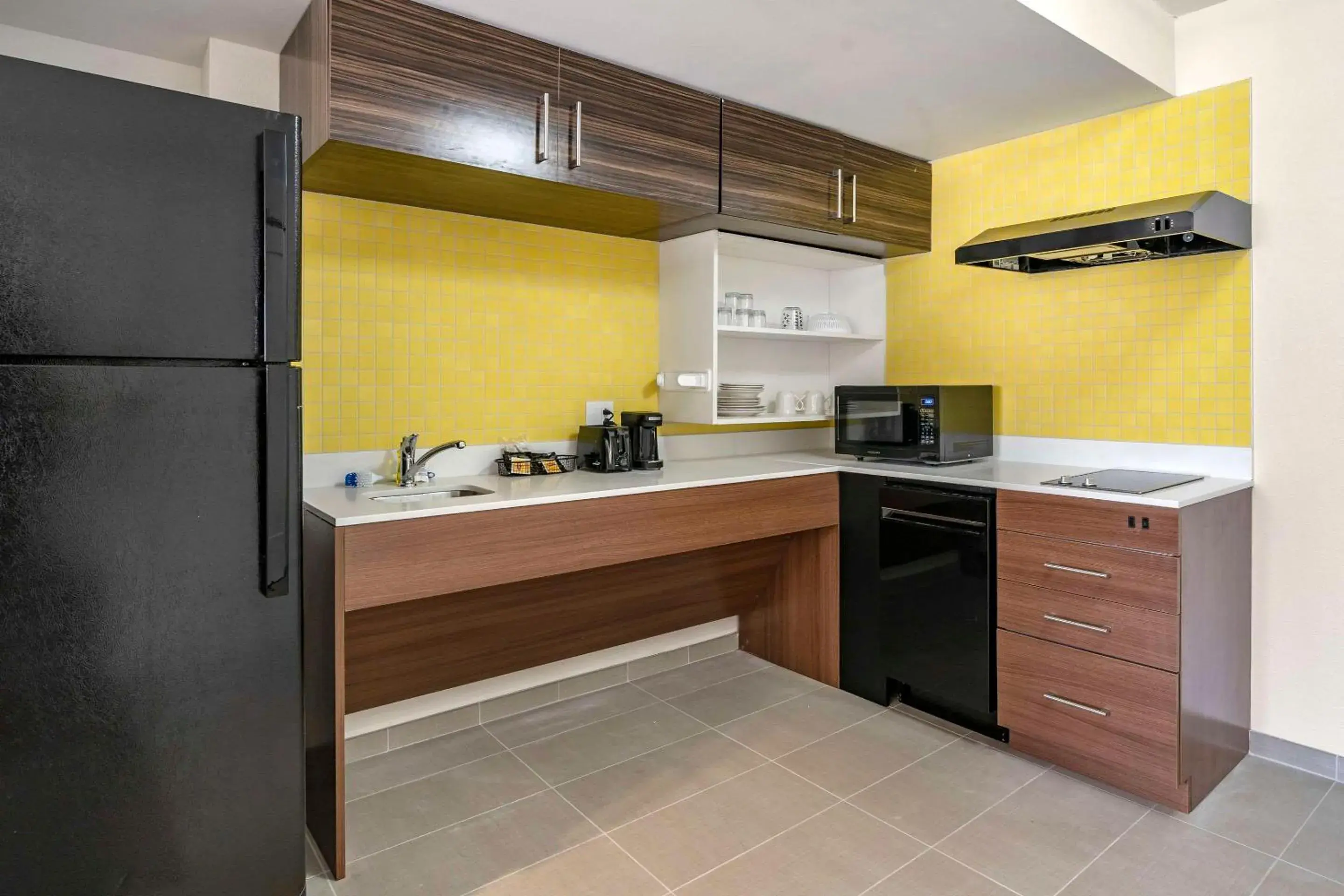 Bedroom, Kitchen/Kitchenette in MainStay Suites Lexington I-75