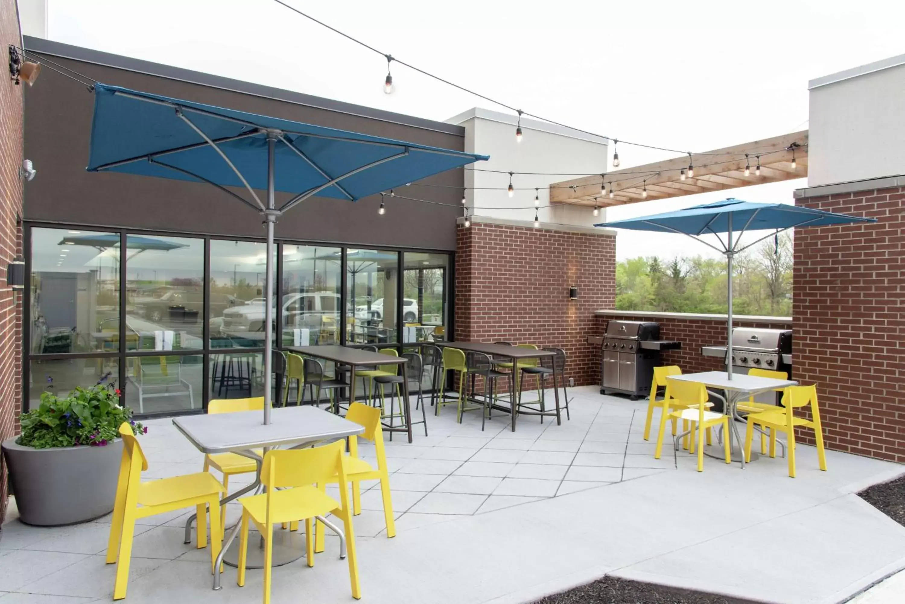 Patio, Restaurant/Places to Eat in Home2 Suites By Hilton Indianapolis Airport