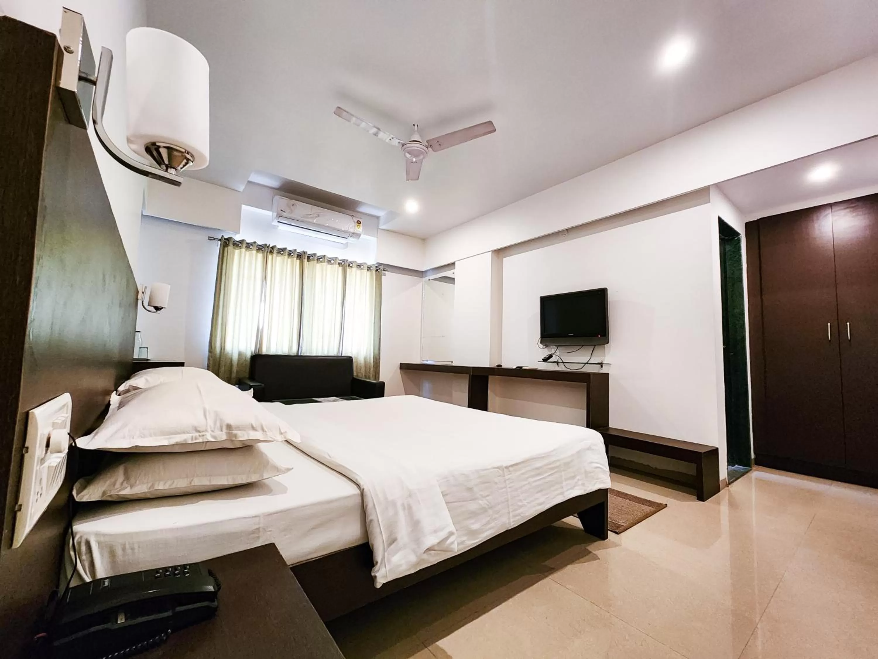 Bed in Hotel Rajwada Aurangabad