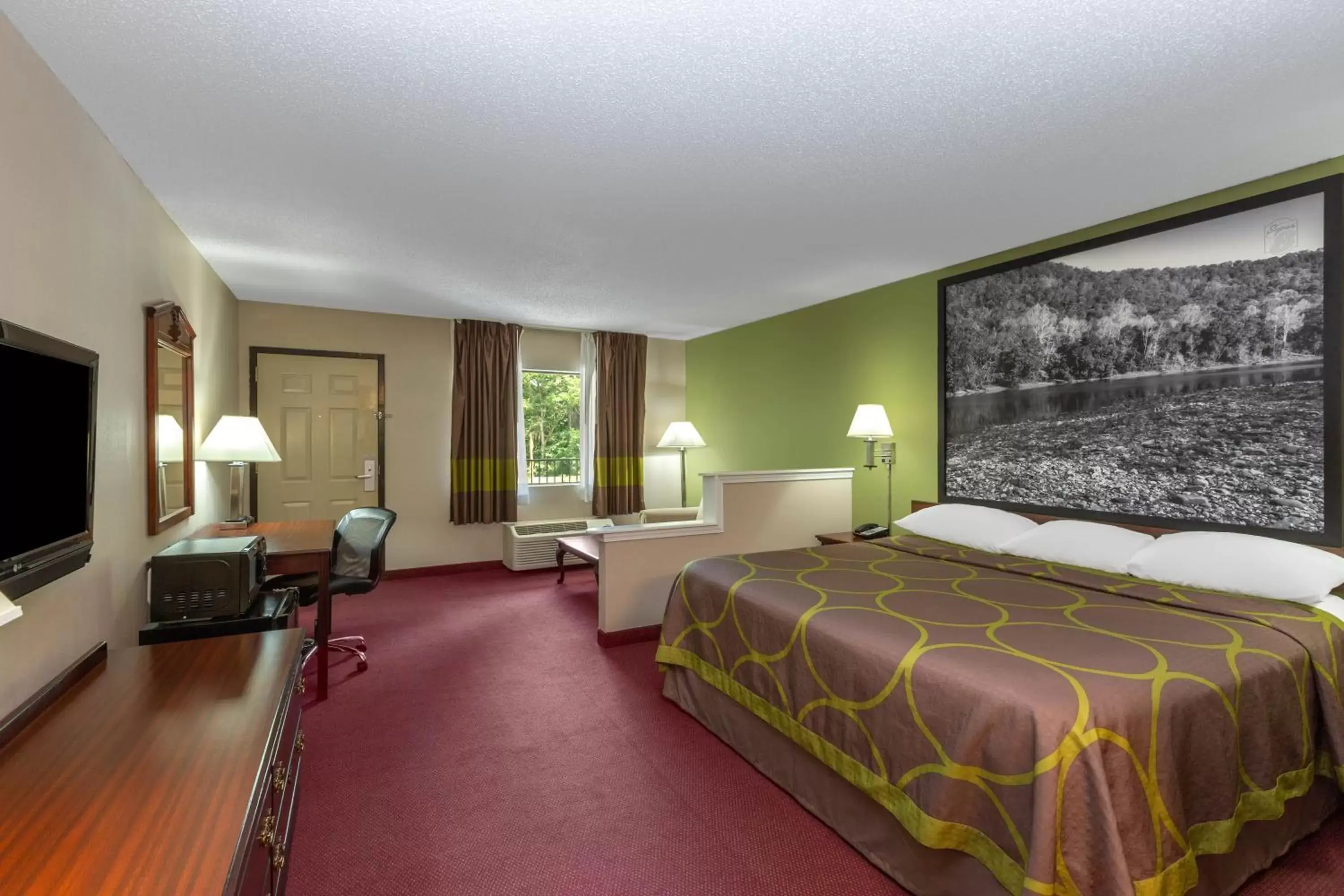 Bed in Super 8 by Wyndham Eureka Springs