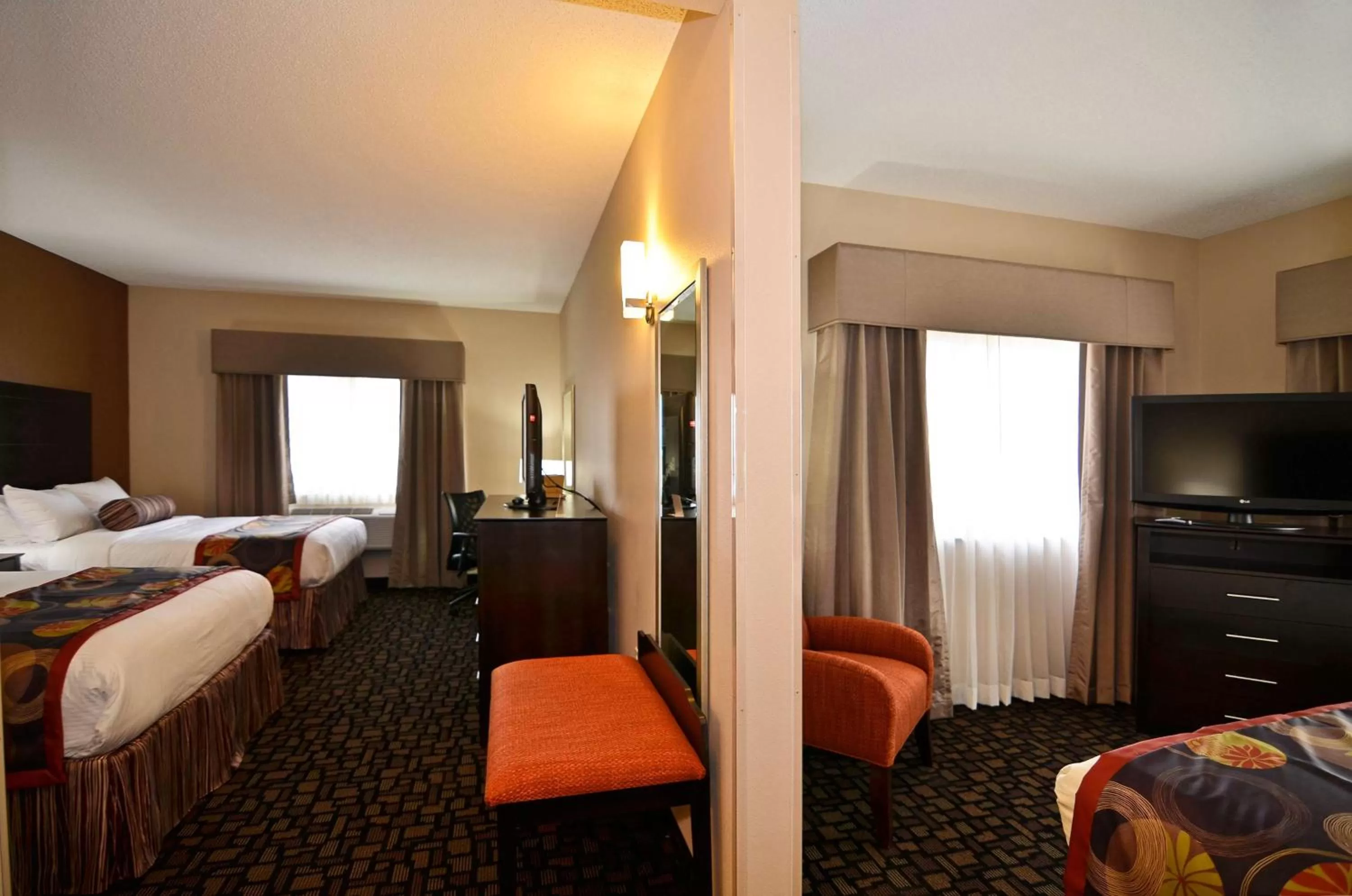 Photo of the whole room, Bed in Best Western Plover-Stevens Point Hotel & Conference Center
