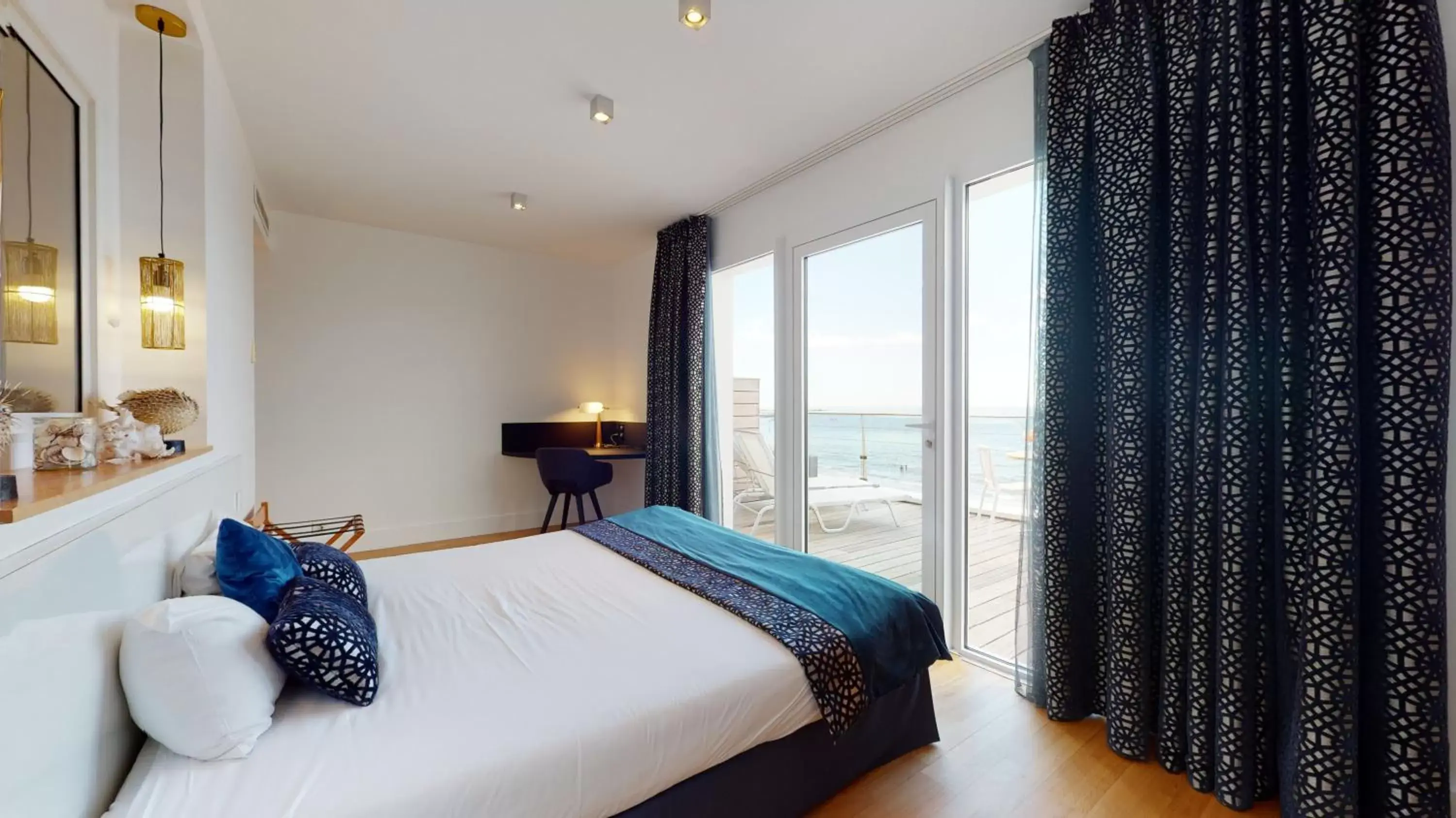 Photo of the whole room, Bed in Les Sables Blancs