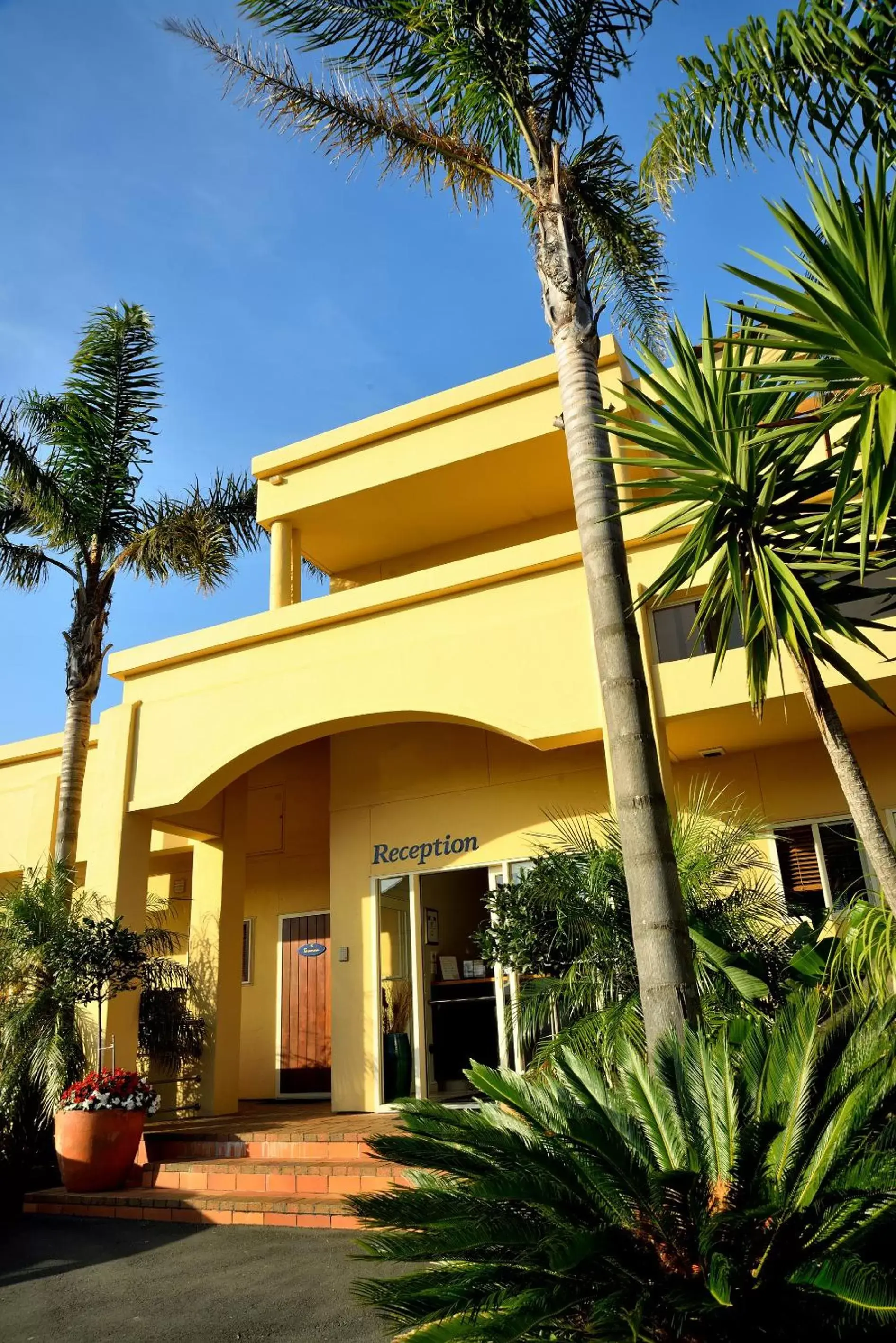 Property Building in Ocean Beach Motor Lodge