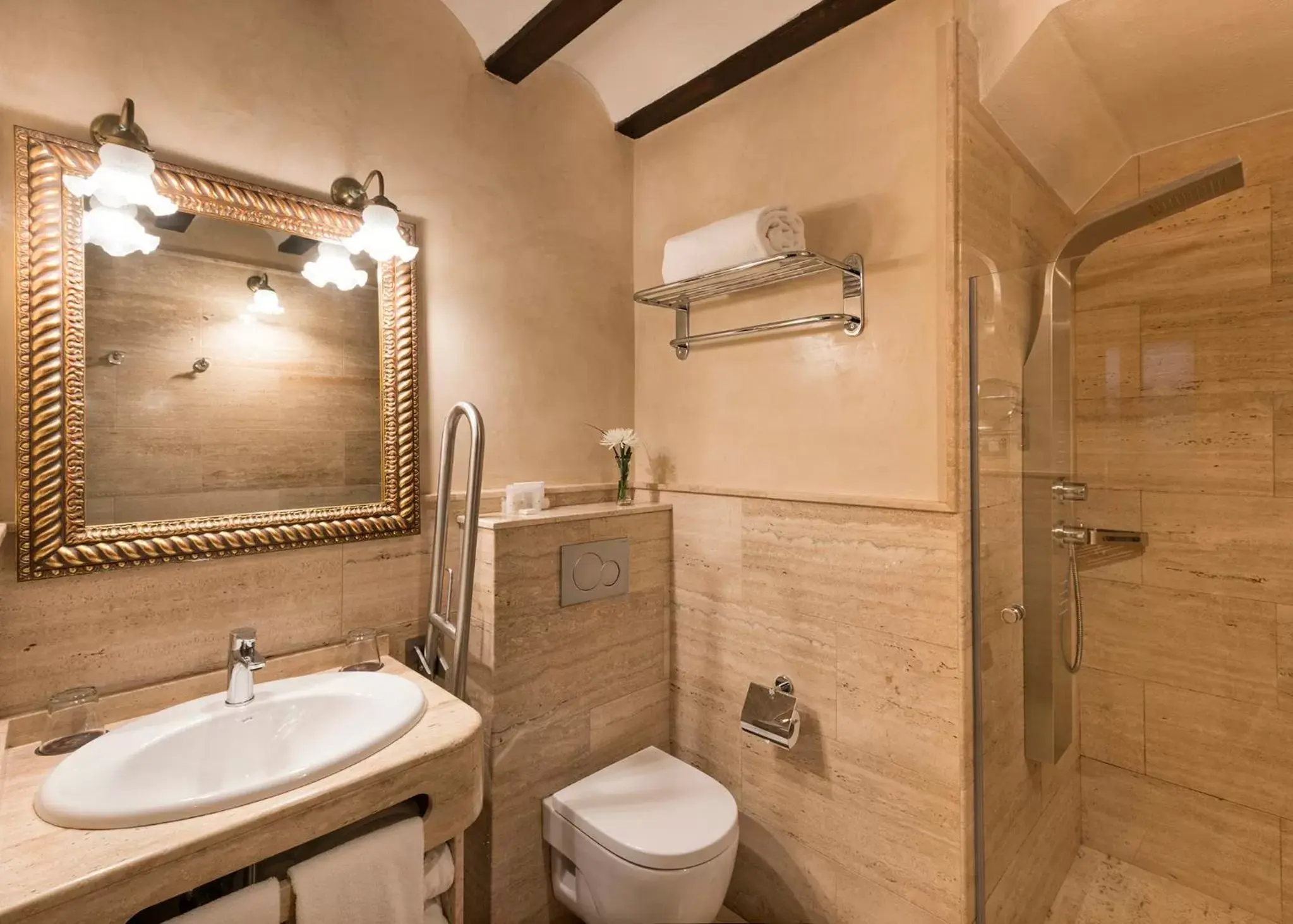 Bathroom in Hotel Casa 1800 Granada