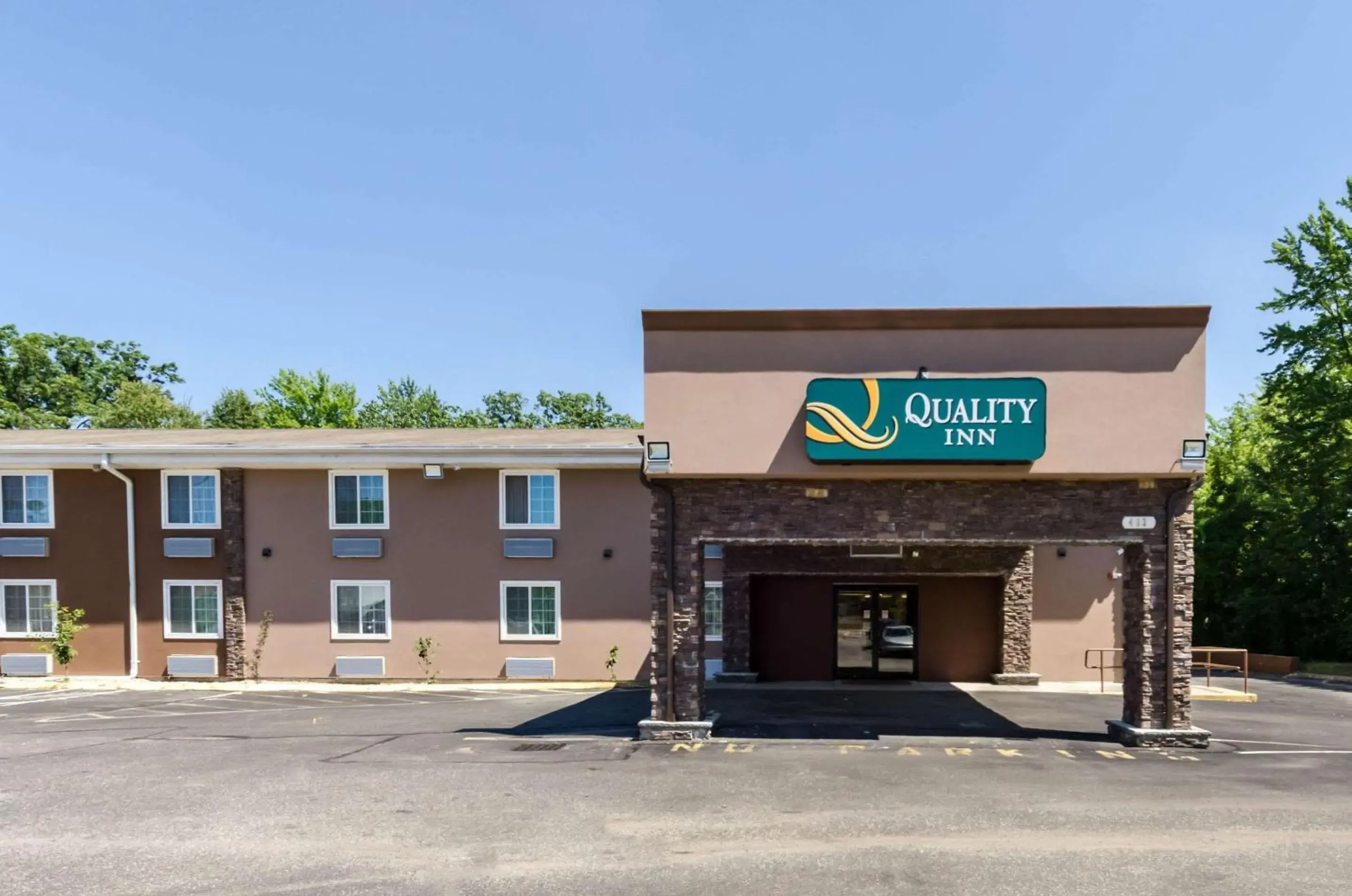 Property building in Quality Inn Chicopee-Springfield Property building in Quality Inn Chicopee-Springfield