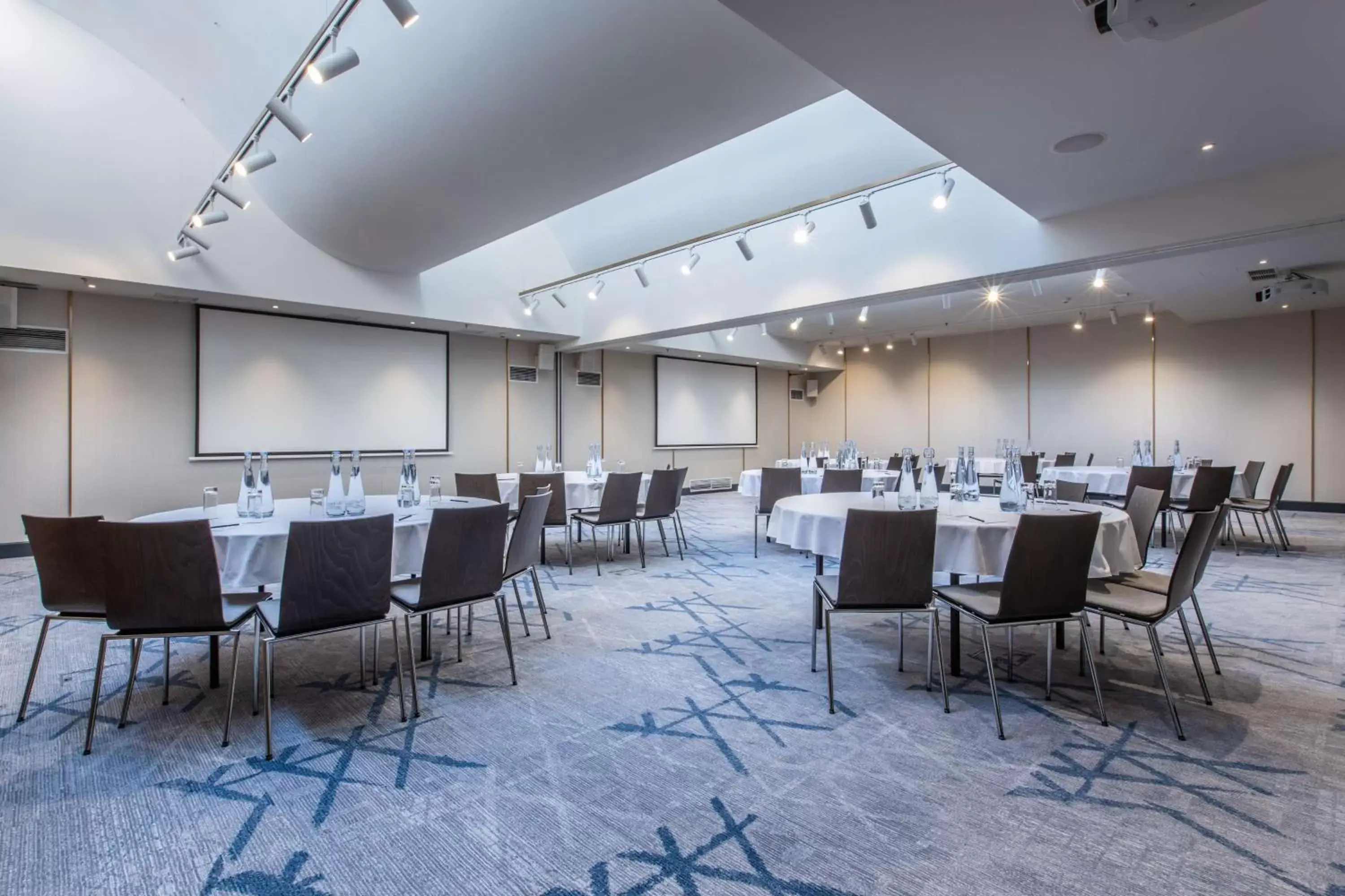 Meeting/conference room, Restaurant/Places to Eat in Radisson Blu Hotel Prague