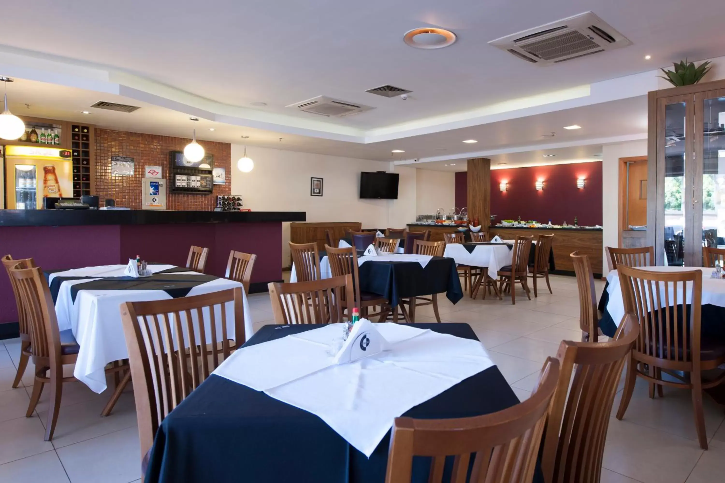 Property building, Restaurant/Places to Eat in Comfort Hotel Sertãozinho