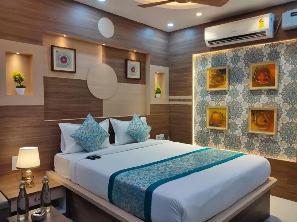 Bed in HOTEL CENTRAL SQUARE "A Couple Friendly Hotel"