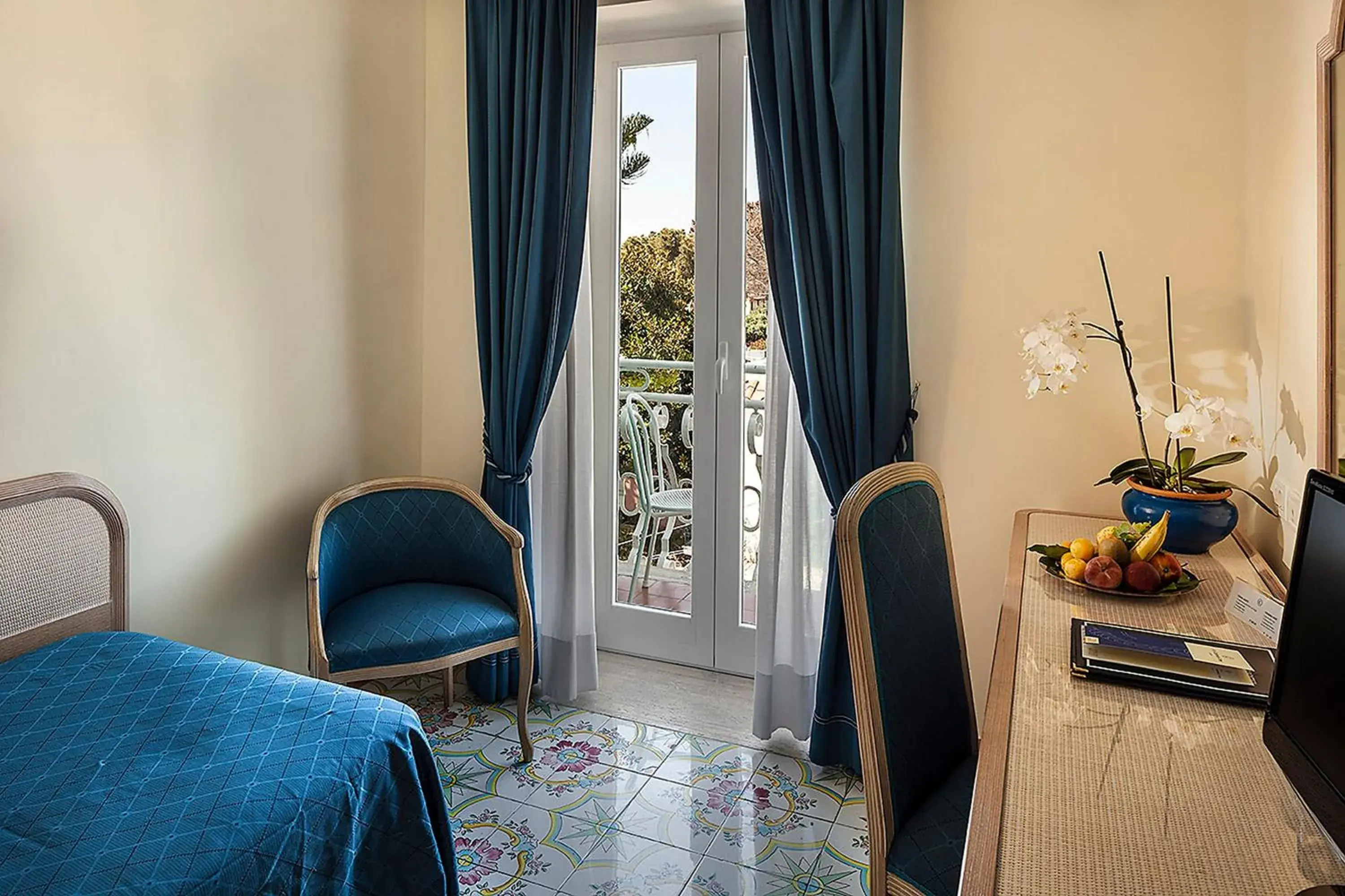 Bedroom, Seating Area in Hotel Continental Ischia