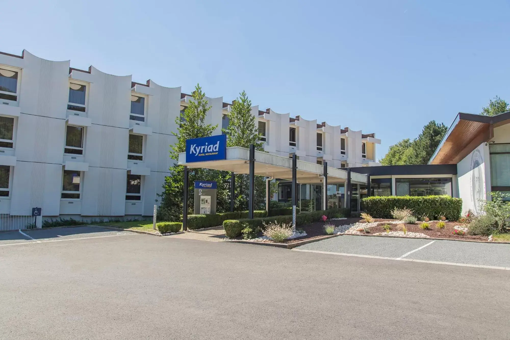 Facade/entrance, Property Building in Kyriad Montchanin le Creusot