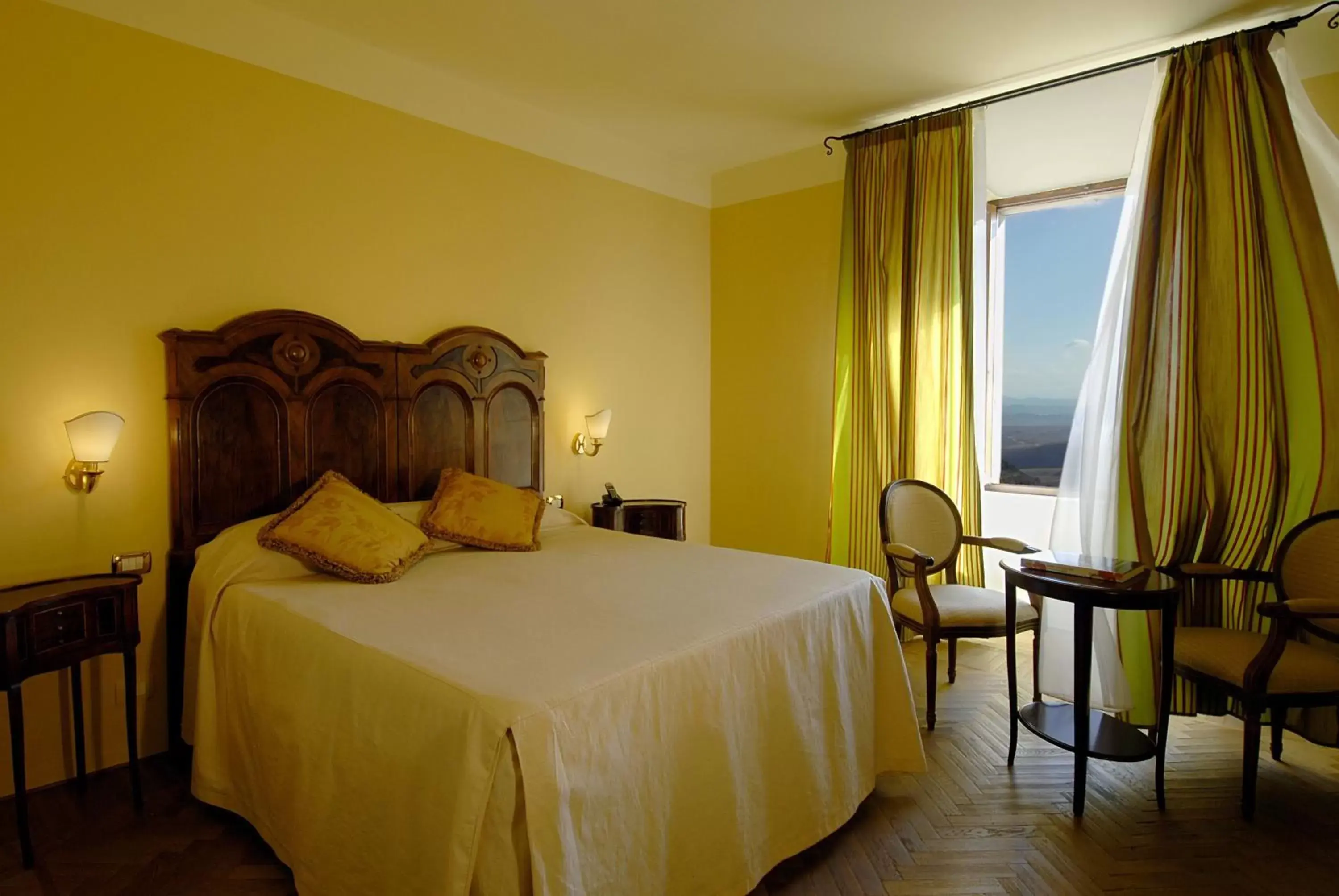 Photo of the whole room, Bed in La Locanda Di San Francesco Photo of the whole room, Bed in La Locanda Di San Francesco