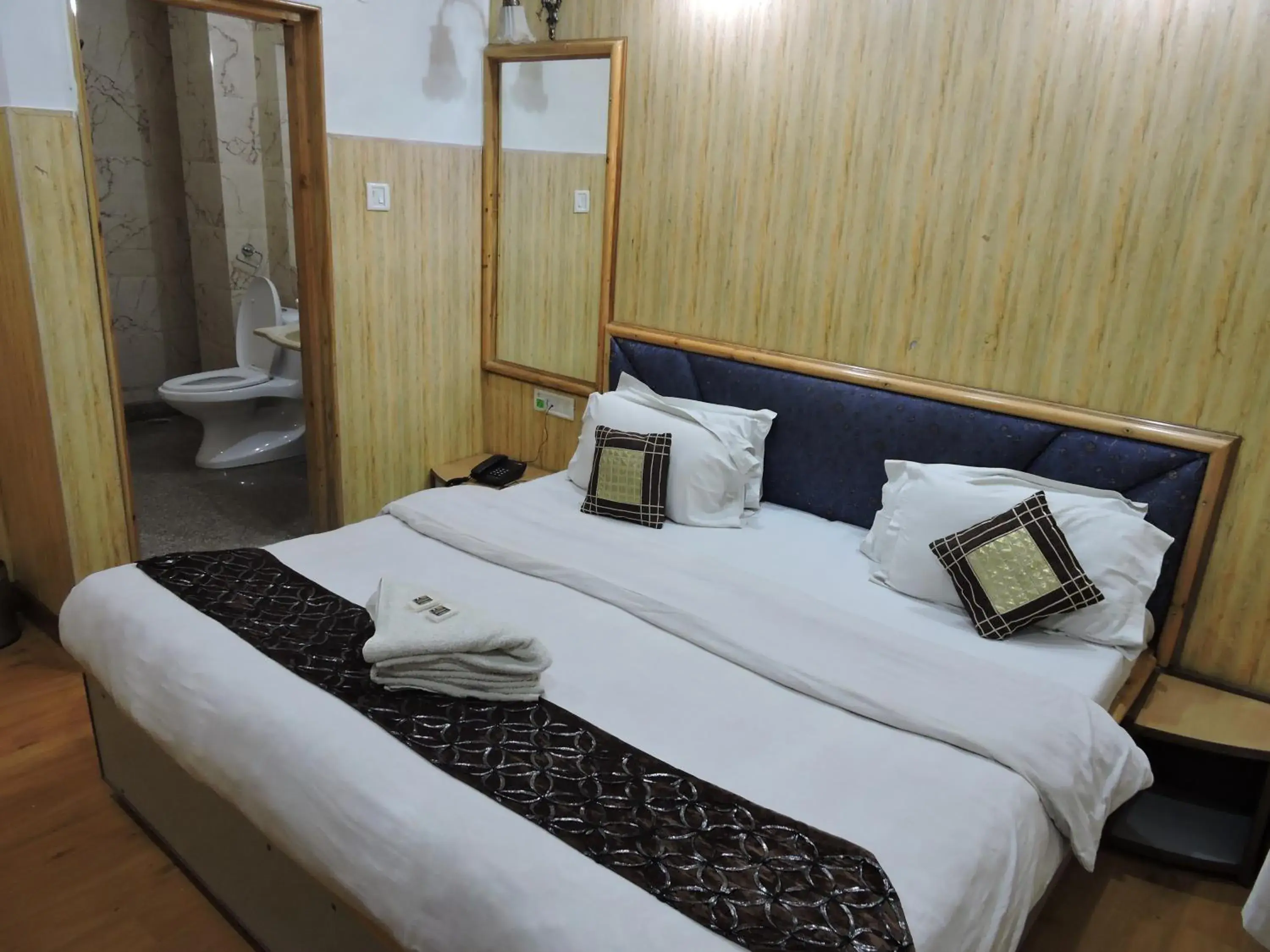 Bedroom, Bed in Hotel Chaman Palace