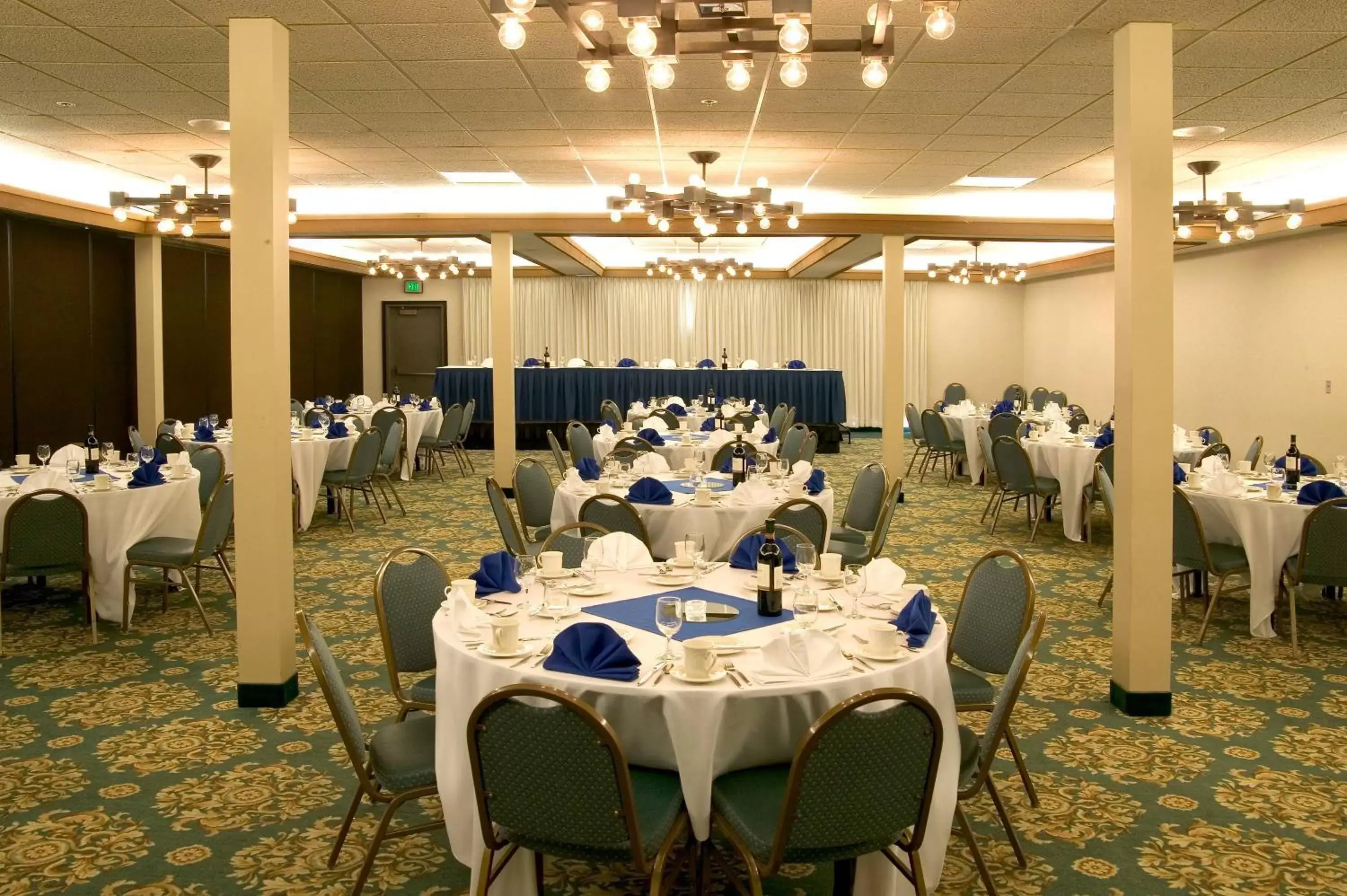 Banquet/Function facilities, Restaurant/Places to Eat in Red Lion Hotel Pendleton