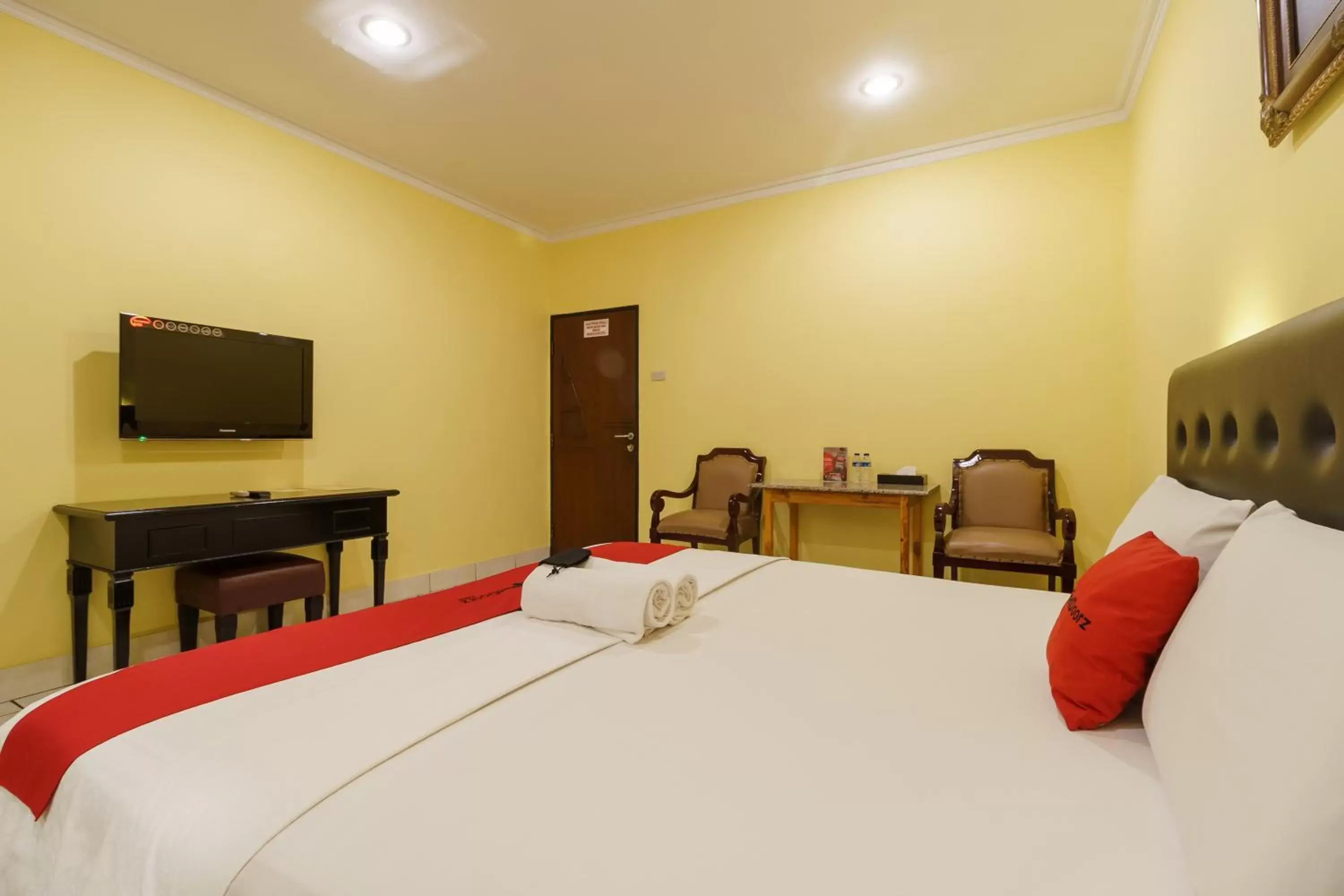 Bedroom, Bed in RedDoorz Plus near Ancol