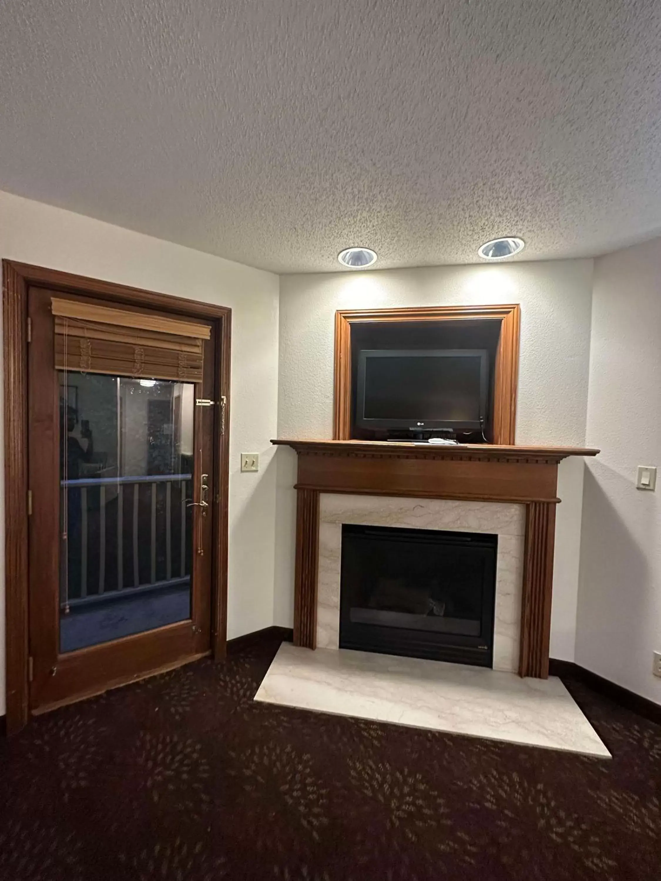 Other, TV/Entertainment Center in SureStay Plus by Best Western Fremont I-69