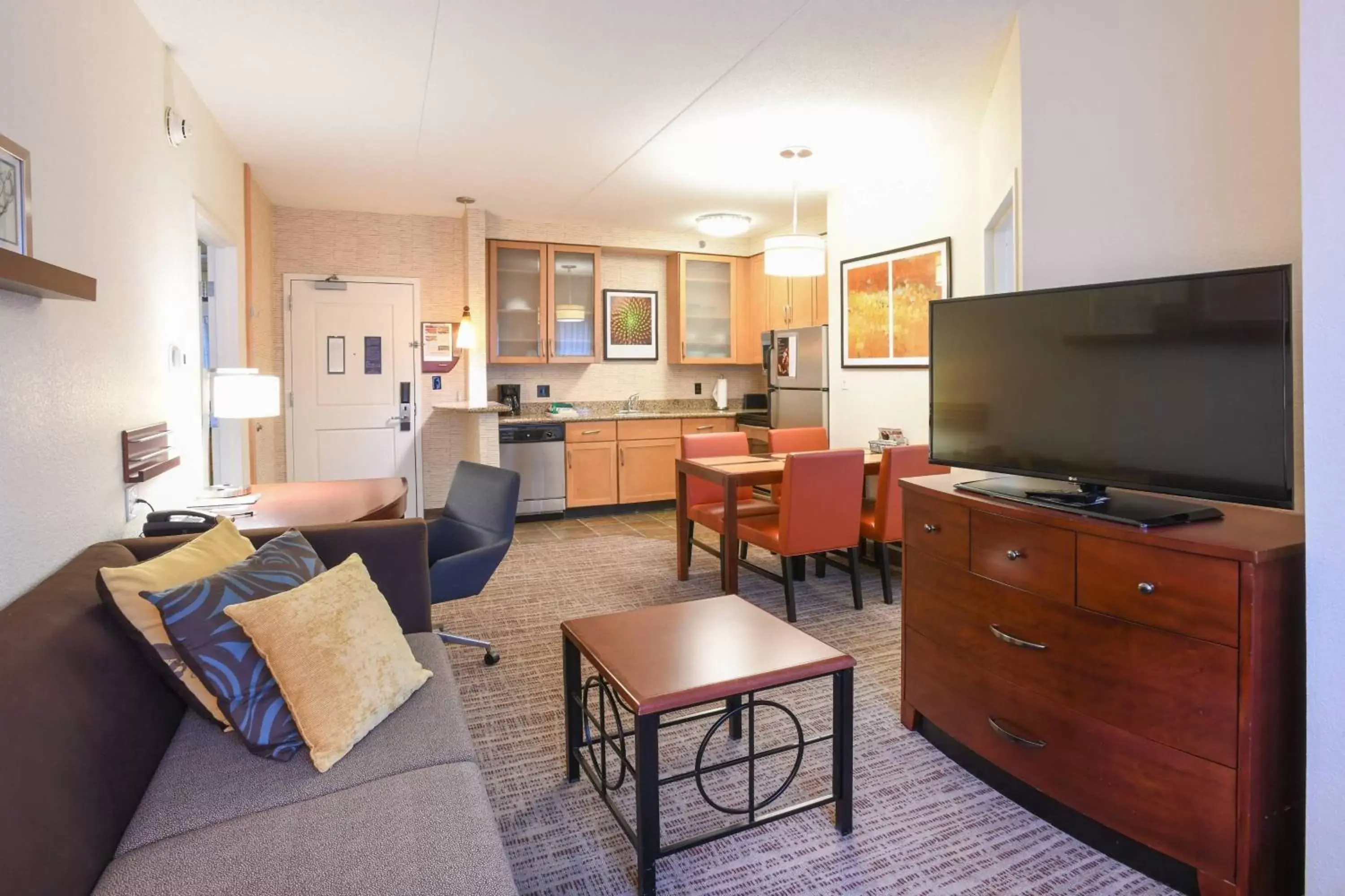 Living room, Seating Area in Residence Inn Cincinnati North West Chester