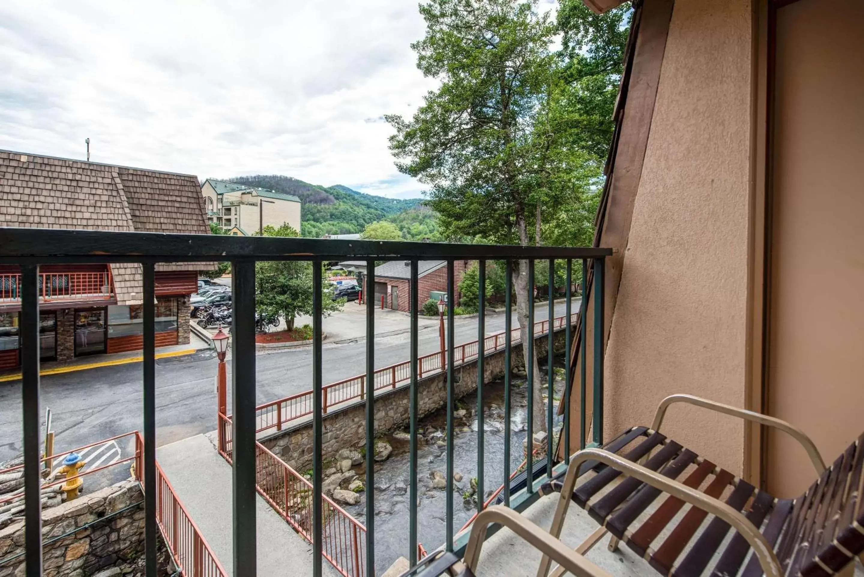 Photo of the whole room, Balcony/Terrace in Quality Inn Creekside - Downtown Gatlinburg