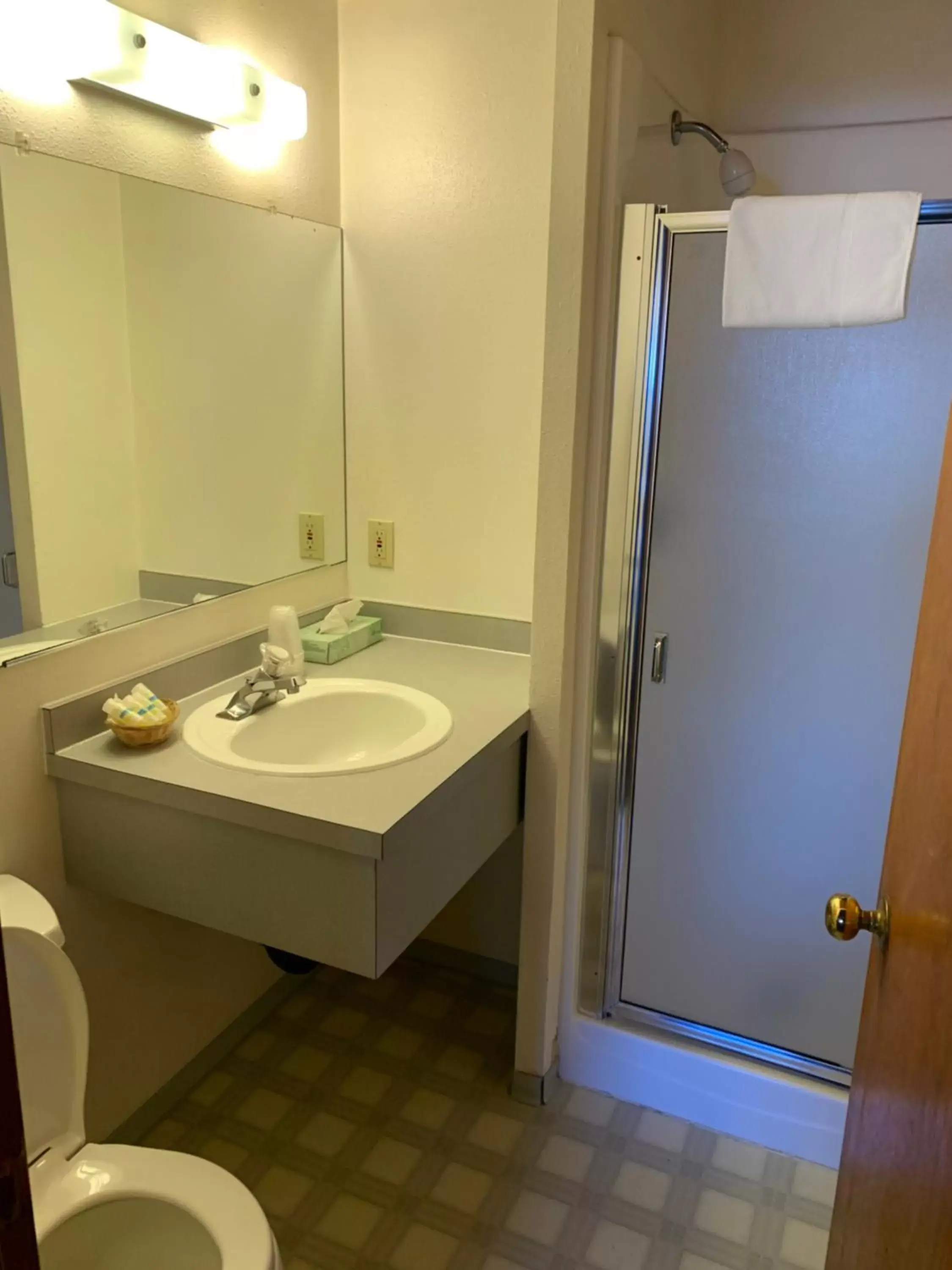 Bathroom in Curley's Resort & Dive Center